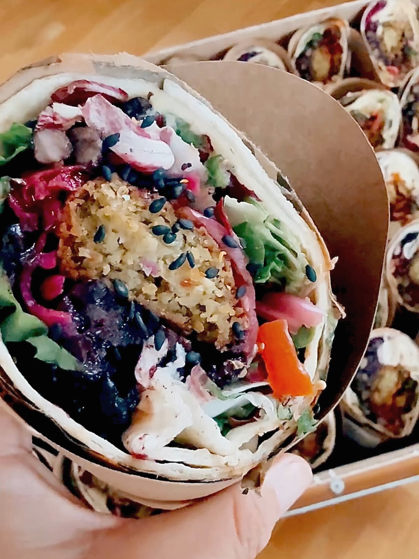Wrap up your workday with flavor â our delicious wraps are just a delivery away đ #wrapspĂ„jobbet
#wrapsleverans #wrapforlunch #företagscatering #morrisandbens #göteborg