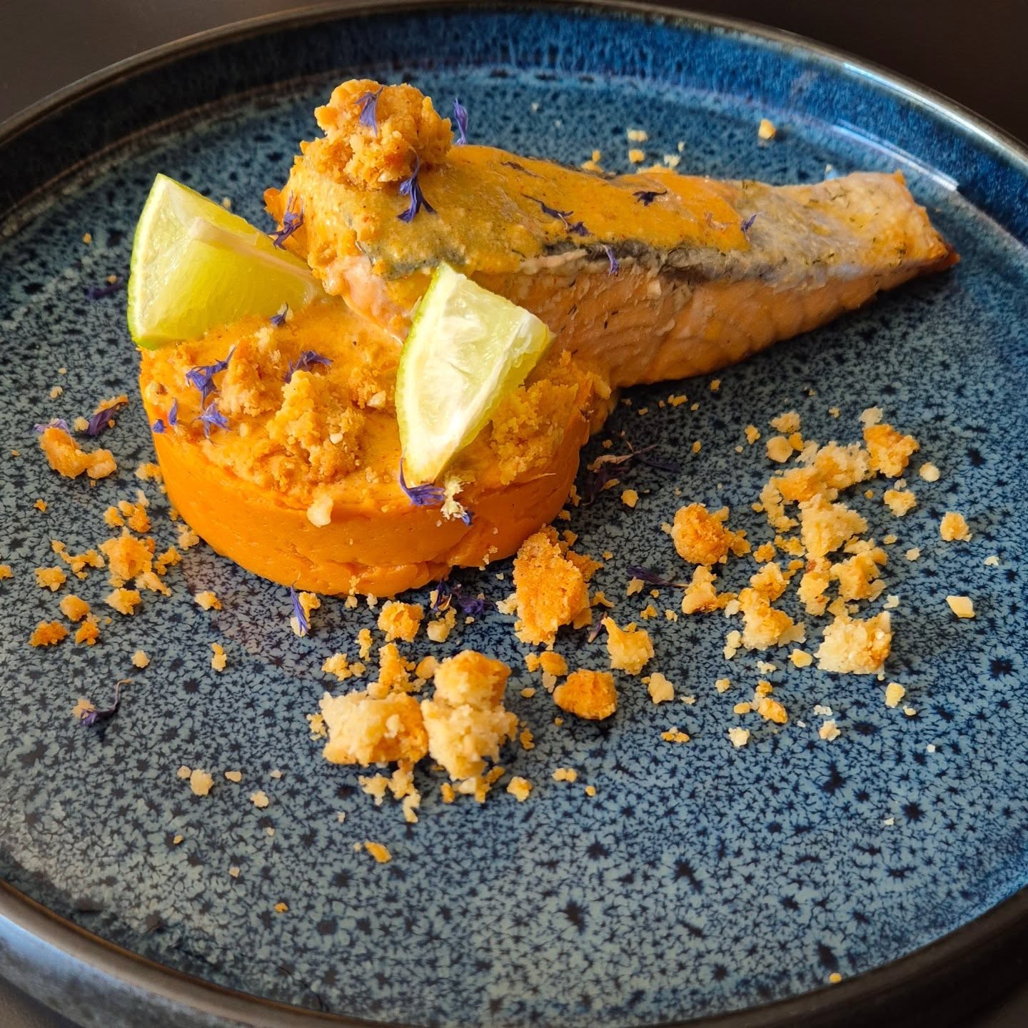 🐟 Sucré/ salée
〰️Pavé de saumon
〰️Sauce paprika fumé
〰️Purée de patates douces
〰️Crumble noisette et parmesan
#traiteur #traiteurevenementiel #traiteurentreprise #traiteurtroyes #traiteurmariage #traiteuraube