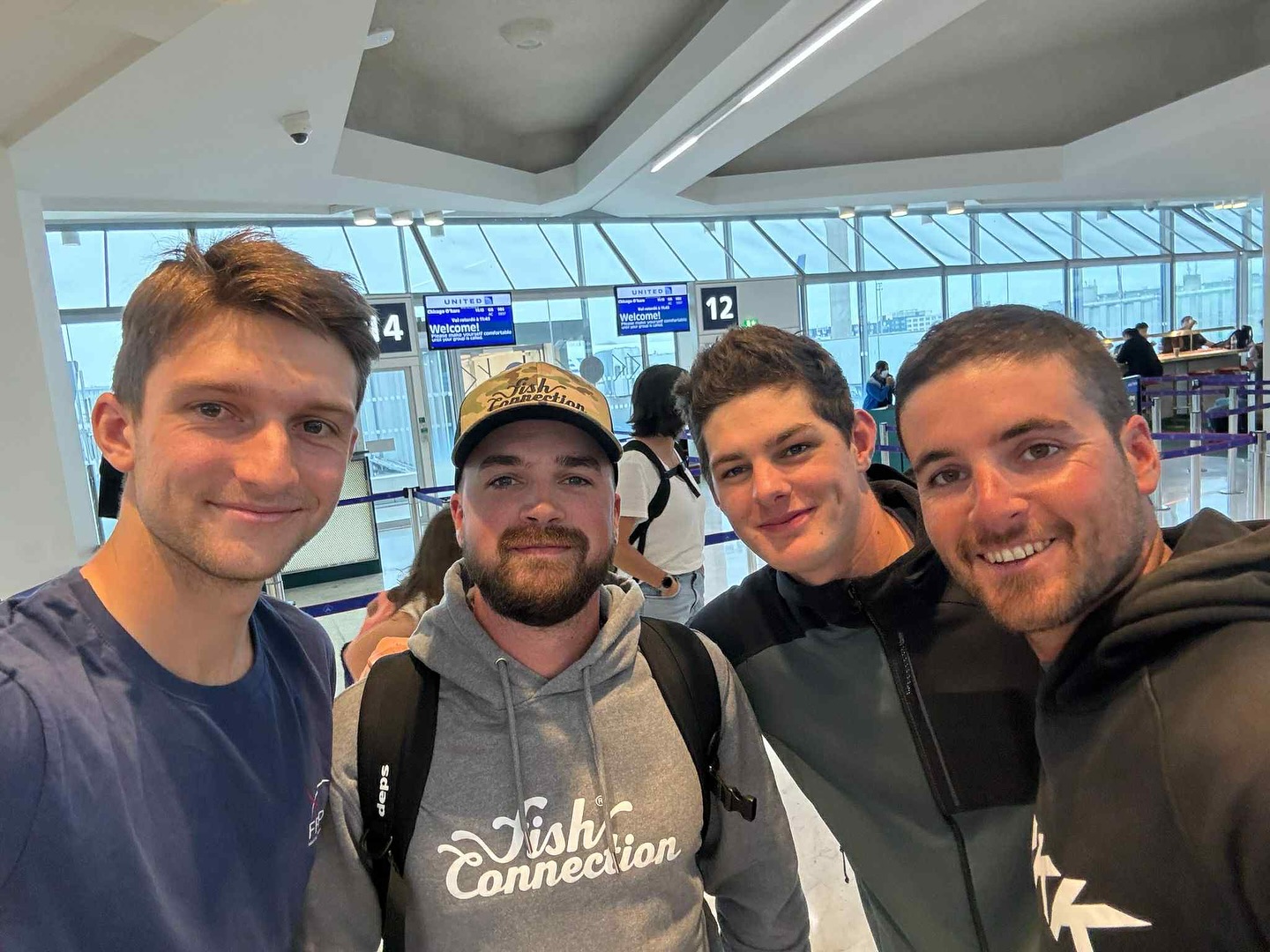 🎣 Top départ pour les Championnats du Monde de Street Fishing à Chicago ! 🇫🇷
Pour la deuxième année consécutive, @bettadumbo s’envole pour représenter fièrement les couleurs de la France.
Objectif : traquer les plus beaux poissons et dompter les eaux américaines 🗽🐟
Entre patience, endurance, observation et stratégie, cette discipline demande bien plus qu’un simple lancer…
C’est une véritable épreuve mentale, où chaque détail compte.
💪 Le mental est prêt.
🎯 La préparation aussi.
Place à l’action ! @fishconnectionofficial
#streetfishing #teamfrance #worldchampionships #chicago #fishing #mindset