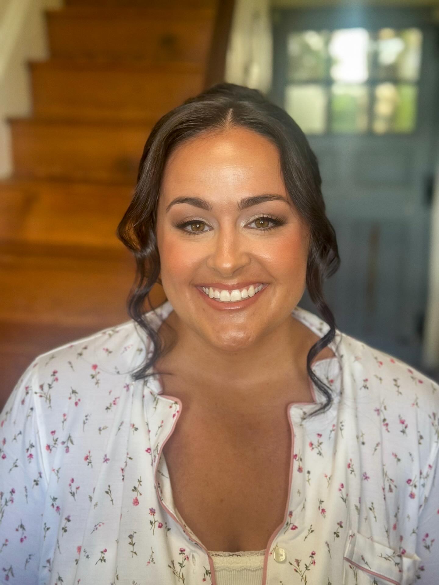 My gorgeous bride from yesterday @jessical_ryan 🤍
Loved creating this timeless look for such a kind, radiant bride-to-be! Soft face framing, modern french twist updo, airy texture, and a luminous glow that enhances her natural beauty without overpowering it.
There’s something about a soft glam that feels both modern and classic — the kind of look that photographs beautifully today and still feels elegant years from now.
– Bridal Hair + Makeup | Alexandra Weddings – Laken Reno
– Based in Baltimore, MD – serving Maryland, Washington DC, Virginia (DMV) & beyond 🤍
– My specialty: soft glam, romantic updos, and effortless, natural beauty that feels like you on your wedding day
– Booking link in bio 💌
– 2026 calendar now open for inquiries
#softglam #bridalmakeupartist #dmvbridal #baltimoremakeupartist #marylandmakeupartist #bridalhairandmakeup #effortlessglam #romanticupdo #softglambride #alexandraweddings #brushedbeautyllc_ #makeupbymario #charlottetilbury #hudabeauty #patrickta #narsissist #iconiclondon #faceatelier #dmvbride #marylandweddings