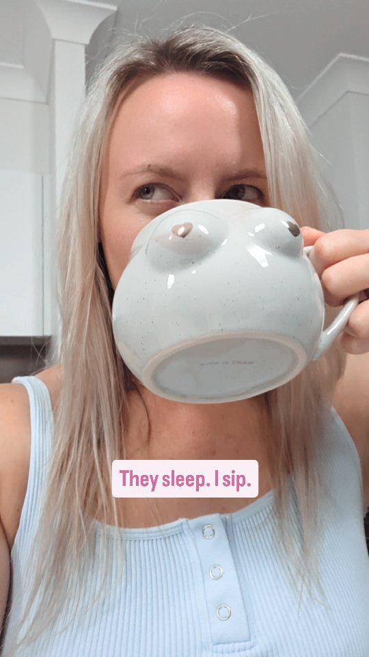 🎶 “When the night falls quiet, I come alive again…”
sipping chai and pretending I’m not paying for this late bedtime in the morning.
Tell me I'm not the only one!! 😆🤗
Who else is obsessed with this @madetomilk booby mug?! 👀
#revengebedtime #findingpeace #glimmers #findingjoy #thepowerofbirth #motherhood #perinatalmentalhealth #maternalmentalhealth #opalite #postpartum #pregnancy #alonetime