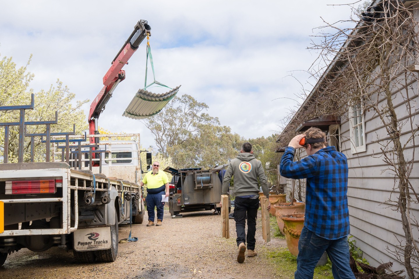 Roofing sheets and flashings have arrived onsite, the next step in tying the pergola and deck areas together at this Woodend project.
.
.
.
.
.
.
#buildtrend #buildtrendhomes #masterbuilder #sustainablebuilding #victorianbuilder #macedonranges #macedonrangesbuilder #australianarchitecture #architecturevictoria #siteprogress #roofing #pergola