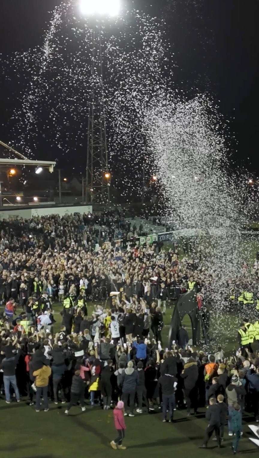 A night that could only be dreamed of this time last year.
Congratulations @dundalkfc 🏆
C’mon the town! 🖤🤍