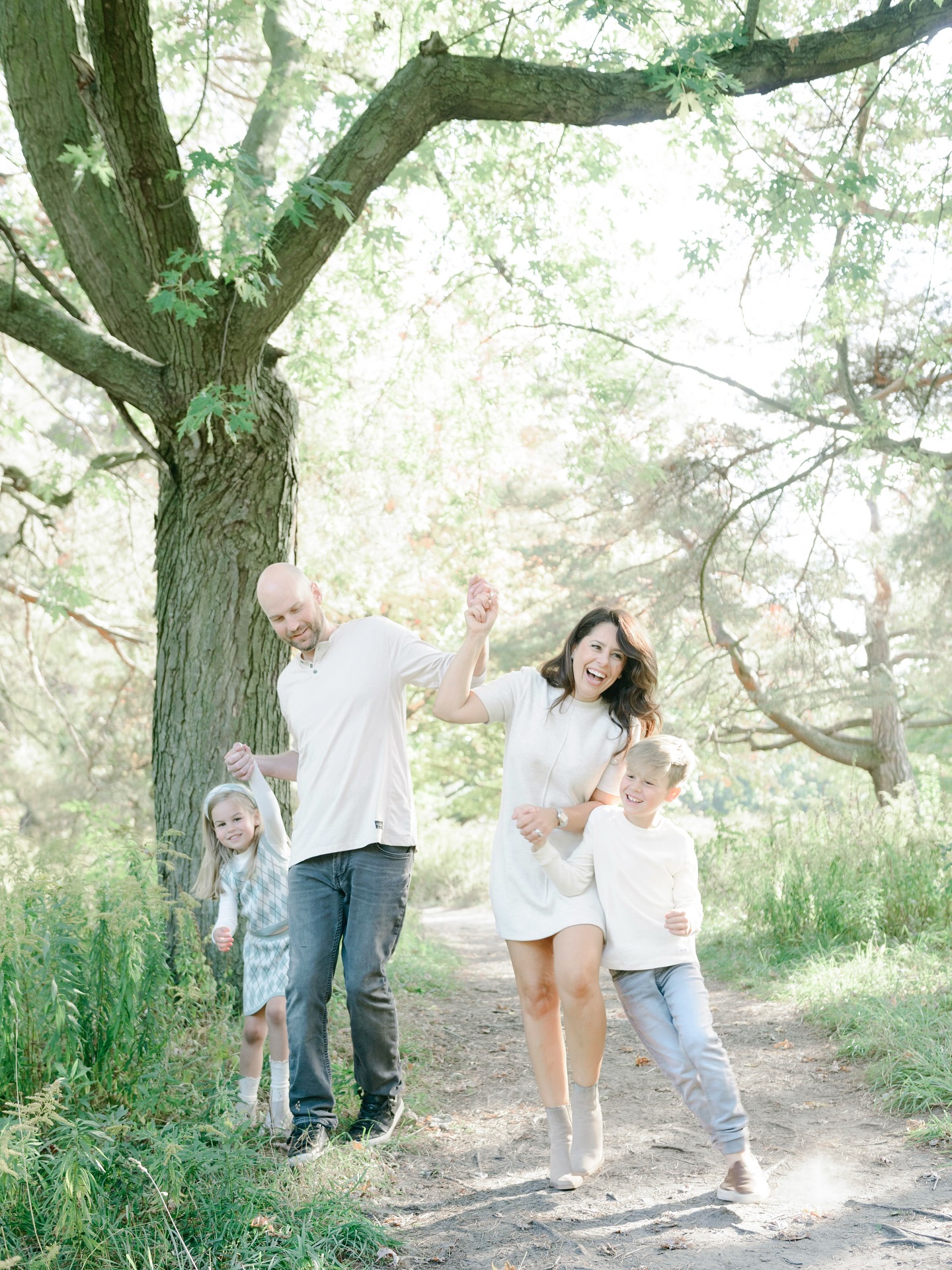 What is the # 1 thing you’d recommend anyone doing during the fall season?? Something outdoorsy, crafty, spiritual? I want ideas!!
Honestly I’m such a typical girl when it comes to this time of year 💁🏼♀️. Blankets and books and hot beveraginos all DAY. I *love* the crispy cool air. 🥰
My bestie and I planned an excellent fall adventure day yesterday - firstly, if y’all haven’t been to @pinglesfarm, IT IS TIME. We got decked out in our witchy best and took her daughter (my niece, obvs) to Pingles to play, see the animals, and grab some delicious treats; then we came home to a cheesy butternut squash pasta bake and sparkling cranberry mint mocktail. Before our old-lady bed time, we had a cozy spoopy movie night with dessert pizza (apples, chocolate, cinnamon, and sweet cream sauce 🤤🤤🤤) and hot apple cider. This will be the first of many fall adventures!! Do we do it right or what?? 🍃🍎🐑🍂
.
.
.
.
.
.
#familyphotography #familysession #familylifestyle #familylifestylephotography #newbornphotography #maternityphotography #torontomoms #gtamoms #torontofamilyphotography #torontofamilyphotographer #torontonewbornphotographer #torontomaternityphotographer #torontoportraitphotographer #torontoeventphotographer #torontophotographer #gtaphotographer #ontariophotographer #portrait #themotherhoodanthology #familyinspo #naturallight #naturallightphotography #lightandairy #megmateraphotos