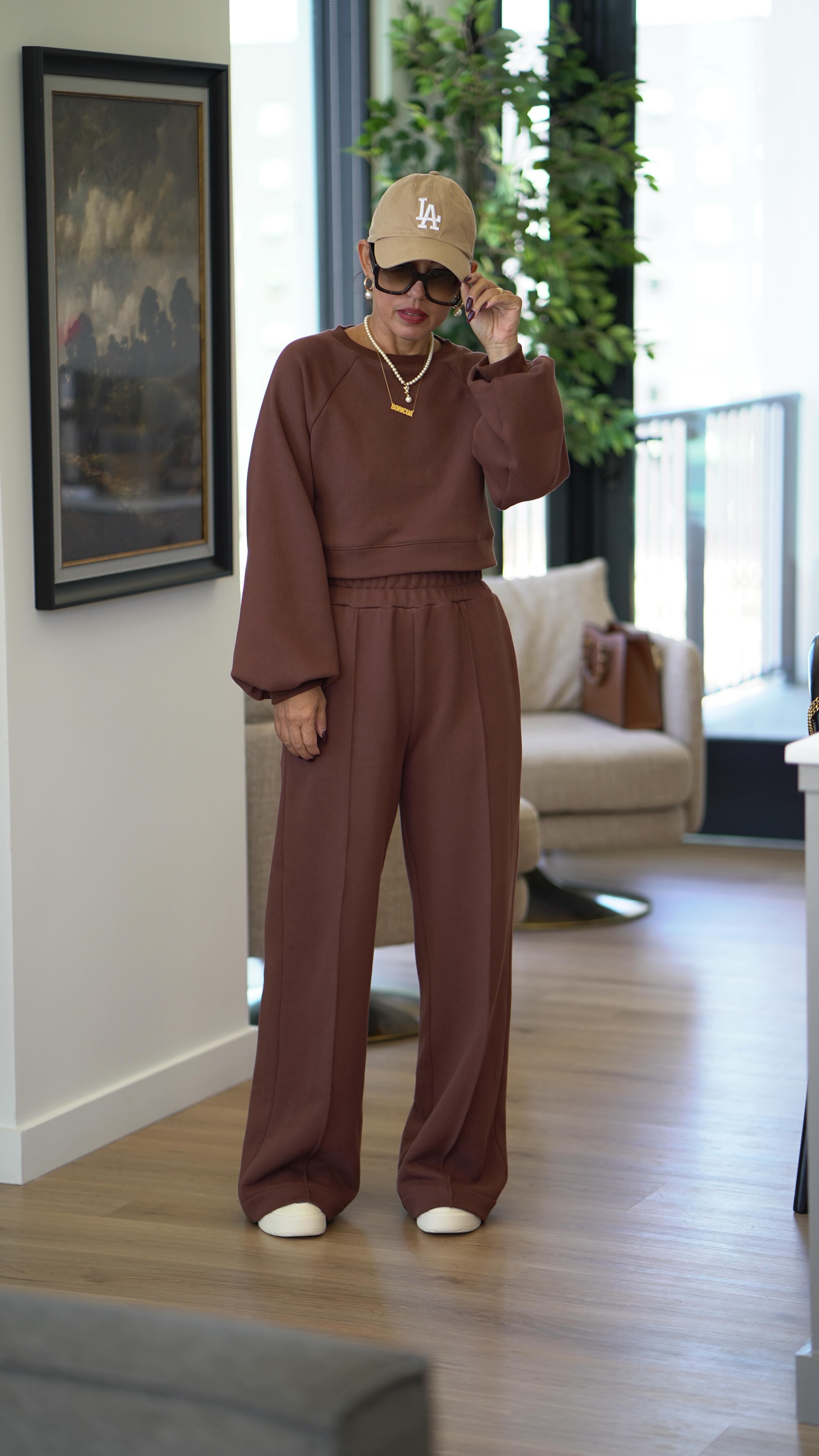 Ready for fall? This sweatshirt and pintuck sweatpants set is one of our most popular course in @sewitacademy it’s chic and comfy! Join today and learn to make clothes you’ll love to wear 👉🏽SEWITACADEMY.COM #sewing #sewitacademy