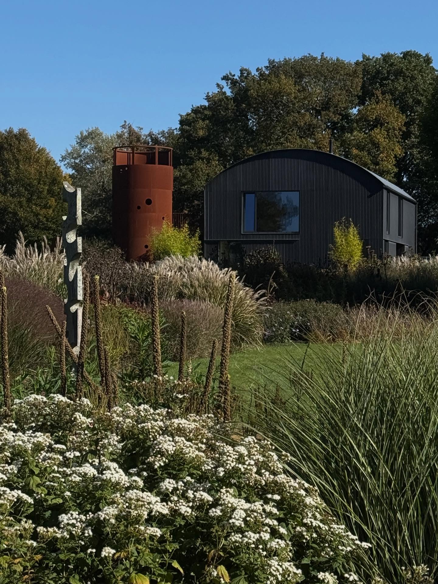 I’d often heard of Sussex Prairies Garden and so was thrilled to be able to join fellow designers at a day organised by @londoncollegegardendesign at this time of year and in perfect weather. Thank you Pauline, @sussexprairies, for your animated introduction, Paul McBride for the informative tour and Andrew, @fishertomlin, for introducing us to your beautiful new book The Modern Professional Planting Designer.
#plantingdesign #prairiestyle #grasses #viewingtower #inspiration #perfectday