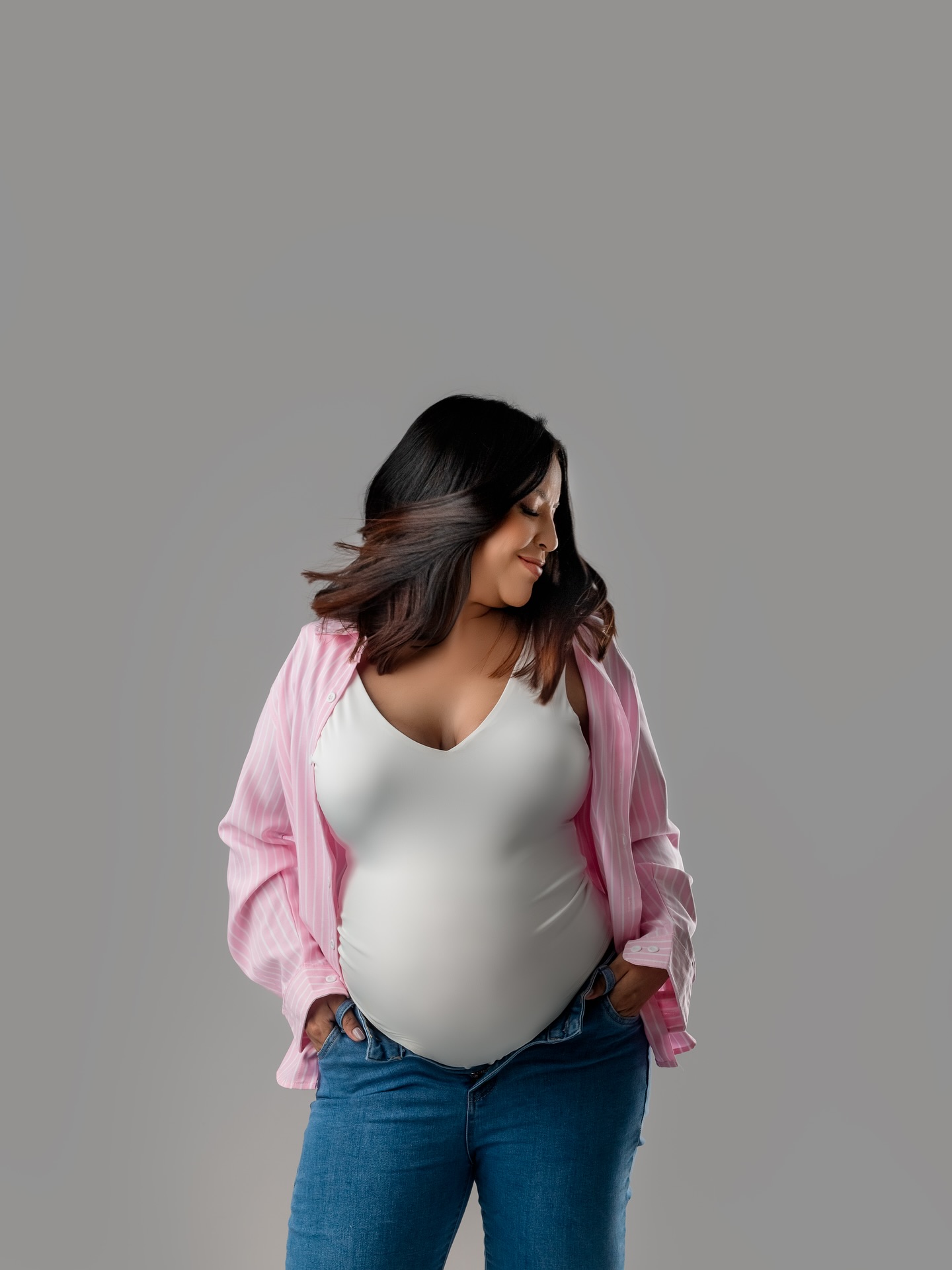 Bertha, una bella mamá y una familia llena de amor, esperando a su segunda princesa 💖
Feliz de ser parte de este mundo que se pinta cada vez más de rosa, de guardar en fotos esta etapa tan linda y de ver cómo Dios sigue escribiendo historias hermosas 🥰💖
➡️ Si estás embarazada, te recomiendo hacer tus fotos entre la semana 28 y 32, cuando la pancita ya se nota hermosa y aún te sientes cómoda para disfrutar la sesión ✨
Gracias @berthabernat.01 por permitirme formar parte de tus bellos momentos y @glowmuart por resaltar aún más su belleza 😉😉
—
#embarazadaspanama #fotografospanama #sesiondeembarazo #fotografosenpanama #maternidad #milkbath #panama