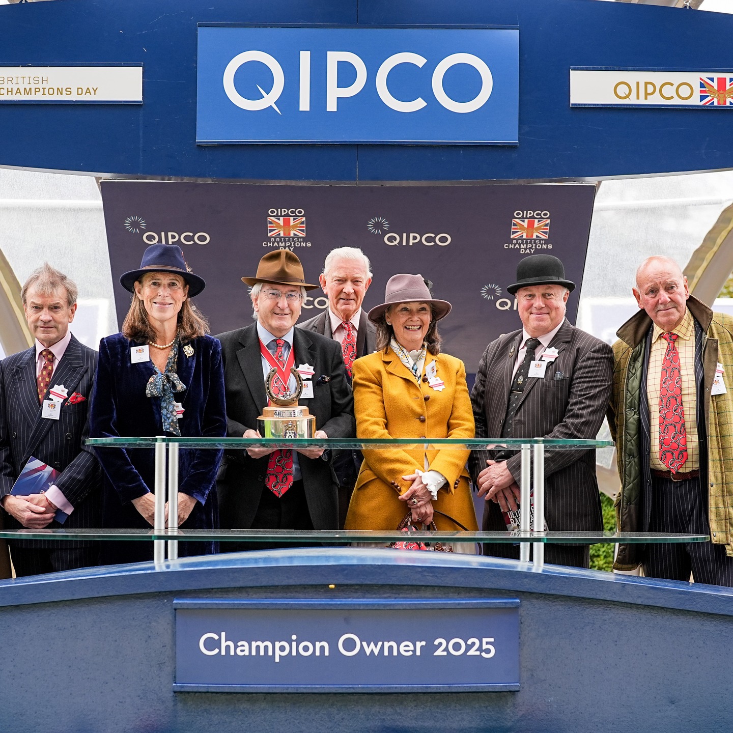 QIPCO Raceday, Ascot Racecourse – 18 October 2025
The Company was proud to present the Best Shod Horse Award at the Queen Elizabeth II Stakes (sponsored by QIPCO).
Winner: Cicero’s Gift, Owner: Kathie Philips, Farrier: Daley Johnson
Cicero’s Gift went on to win the race itself, at incredible odds of 100–1!
The Emma Trophy, presented by the Master, John Cowper-Coles, was beautifully crafted from a shoe worn by Emma, Her Late Majesty Queen Elizabeth II’s favourite riding pony.
Emma took part in the Queen’s State Funeral procession and appeared in three Royal Windsor Horse Show pageants.
A huge thank you to Past Master Major General Sir Evelyn Webb-Carter KCVO, OBE, DL, and Liveryman Trevor Clarke for their organisation.
Also in attendance: Liz Cowper-Coles, Paula Edwards, Peter Ibbottson, and Rose Cameron.
The Emma Trophy will be engraved and presented annually, celebrating excellence in farriery and the enduring bond between craftsmanship and equine performance.
Credit: @meganrosephotography_23
