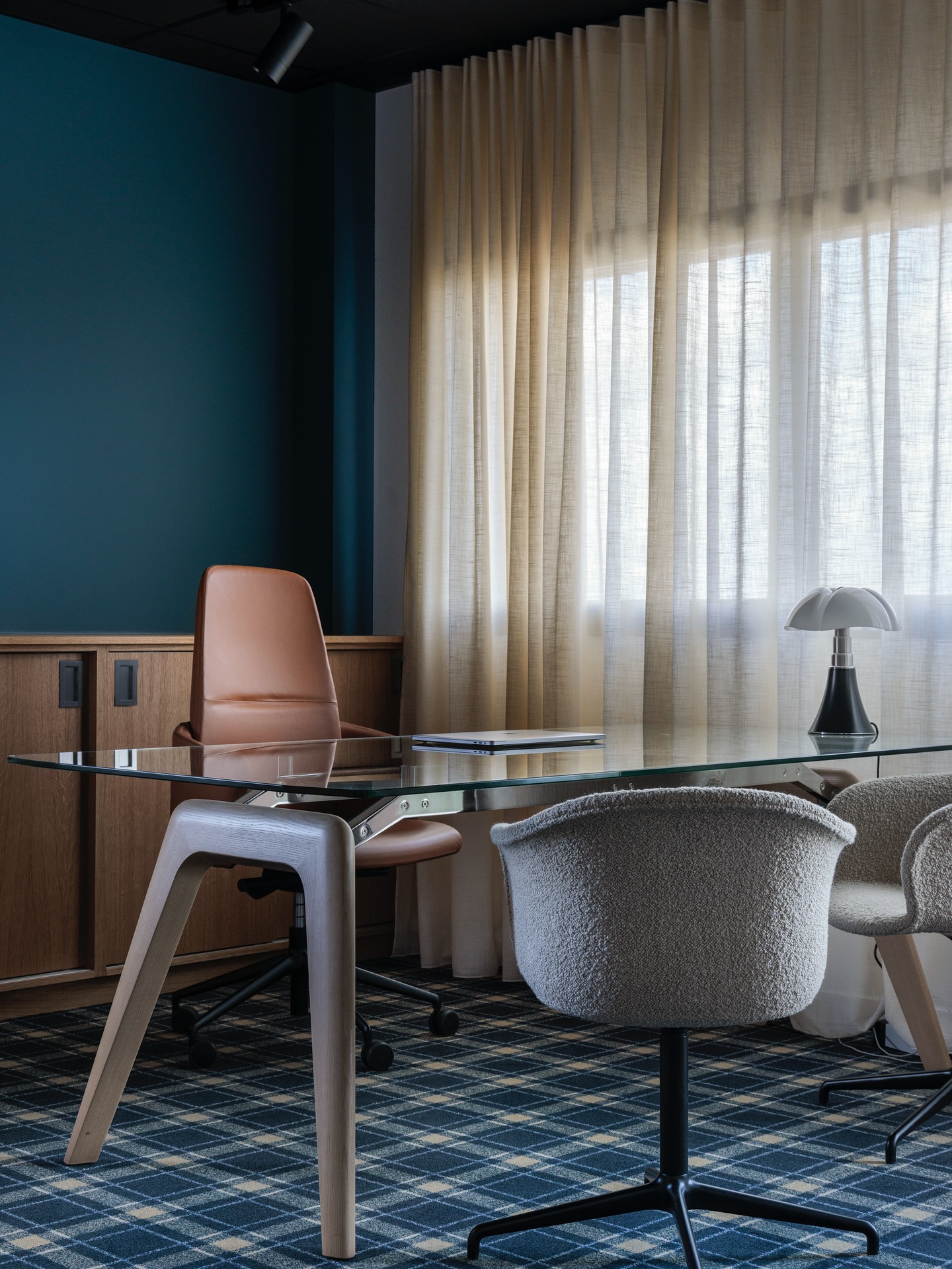 Vintage OFFICE 📻
..............….……….…......................................
. AKESA - Office - 600m2
.
.
@martinelli_luce @andtradition @seelumsarl @punt_mobles @lensemblier @bralco_office @nv.gallery @o_luce @egecarpets
©️@bc.ateliers 📷 @guillaumegrassetphotography
.
.
.
#office #architectureinterieure #art #workplace #photoshoot #photoofthedays #architecture #design #carpet #light #shooting #interiordesign #wood #design #vintage #picoftheday #parquet #iglyon #igdecor #sejour #architectureinterieure #bureau
#architecturelovers #bcateliers