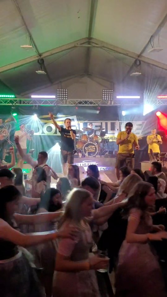 Gute Laune einfach überall 🌞💛
#dorfheilige #halligalliohneende #gutelaune