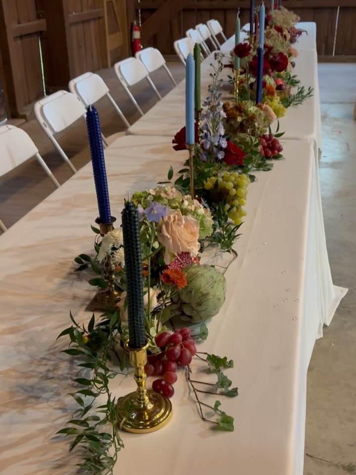 When your couple has a vibe of Victorian wallpaper… I am 1000% all for it! 🤩
#victorianwedding #flowersandfruit #lushtablescape #ediblecenterpieces #fingerlakesweddingflorist #vintagewedding #colorfulweddings #antiquewedding