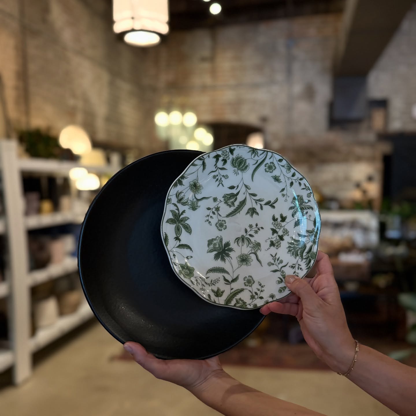 Let us help you set the table this season with the perfect fall tableware.
Endless styling possibilities with our Scarlett and Fern dinnerware collections.
🖤🌿
#falldecor #fallstyle #tableware #tablesetting #chicagobride #hosting #cheers #tabletop