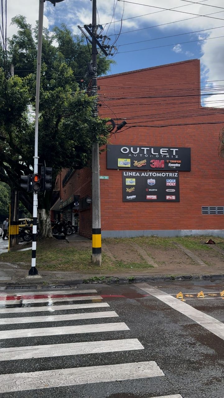 ✨🚗 No hay excusa para no venir a visitarnos 🤩
📍 Cra 65 con Calle 20, Guayabal
🔧 Te esperamos con las mejores marcas y nuestro catálogo exclusivo para el detallado automotriz 💎🚘
#Bmax #DetalleAutomotriz #CarLovers #LimpiezaEcológica #CarDetailing #Medellín #AutoCare #viralreeĺs