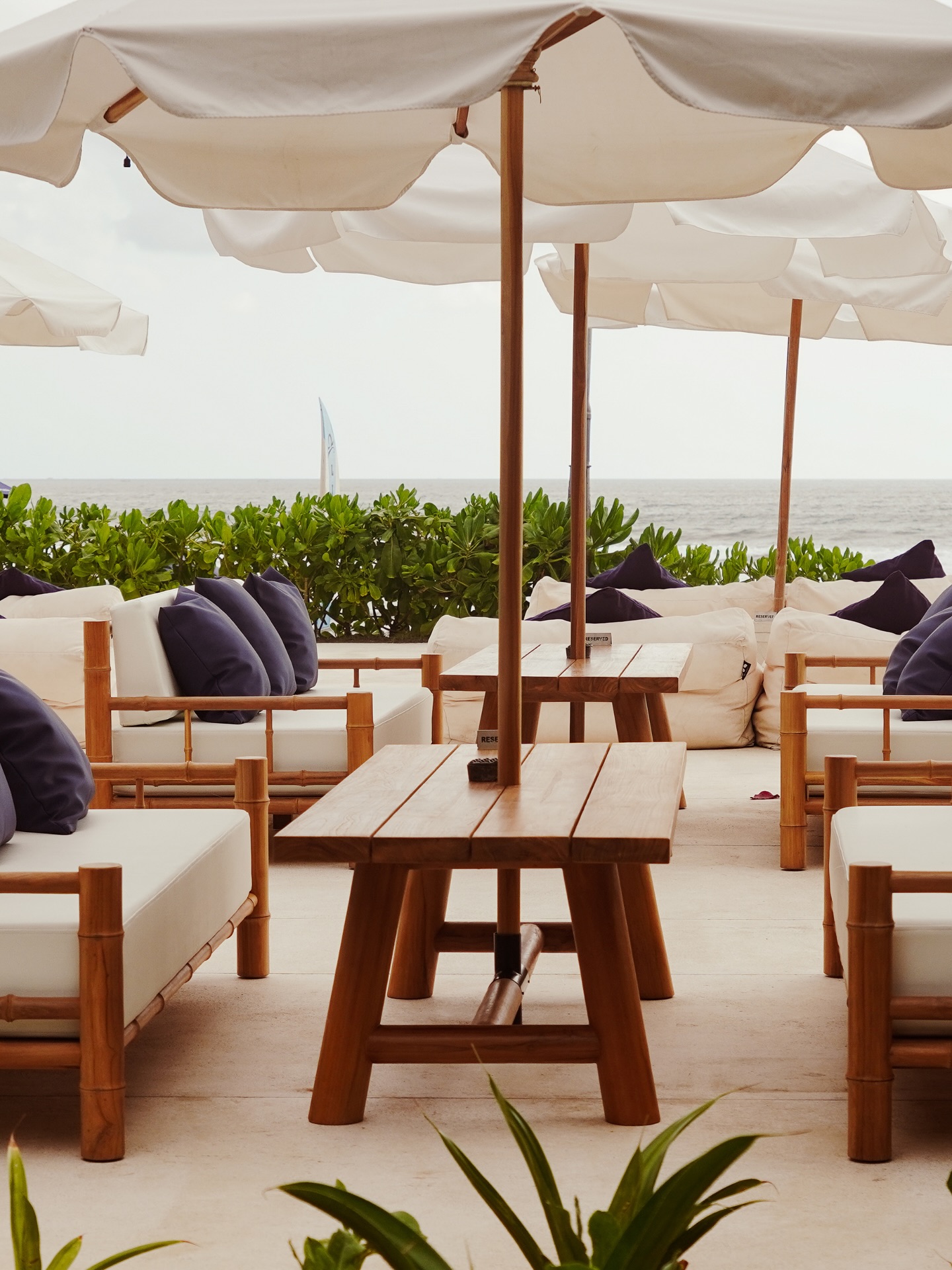 From the first jump in the pool to the last beat of the night.
Let the music set your tempo, the drinks start the conversation, and the unscripted view do the rest.