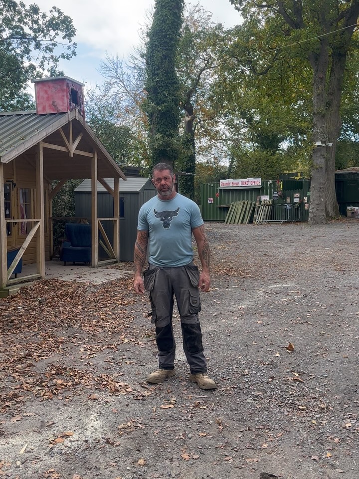 A job for a very special person was completed last week 🎅 #morantimbercabins #santasgrotto