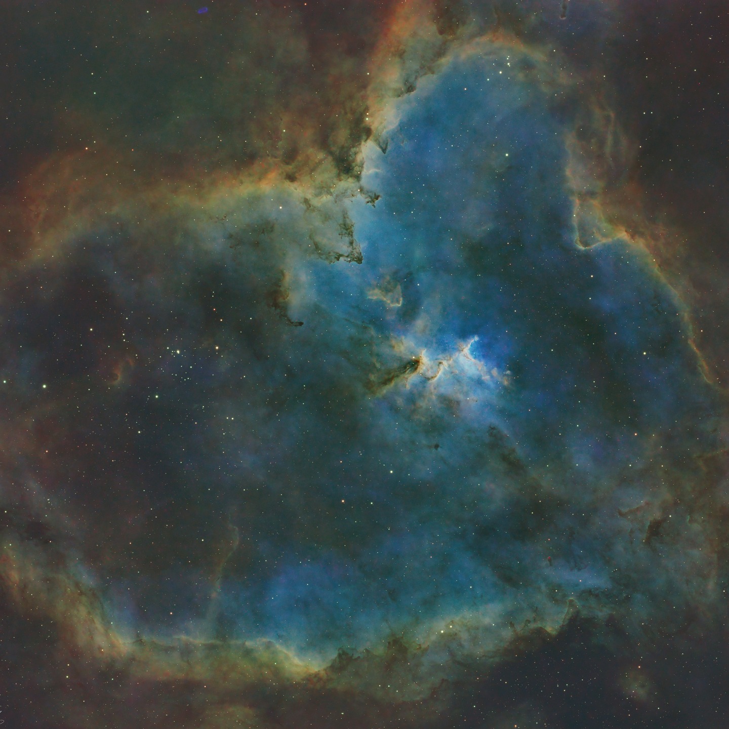 IC 1805 (Heart Nebula) 7,500 light years from earth, the star cluster in the middle contains stars that are 50 times the mass of the sun 😲
Processed using what's called the Hubble palette which highlights the different gases in the nebula in different colours (H-alpha red, Sulfur-ii green, Oxygen-III blue. It is a 'false colour' but hey, if it works for NASA....
#astrophotography