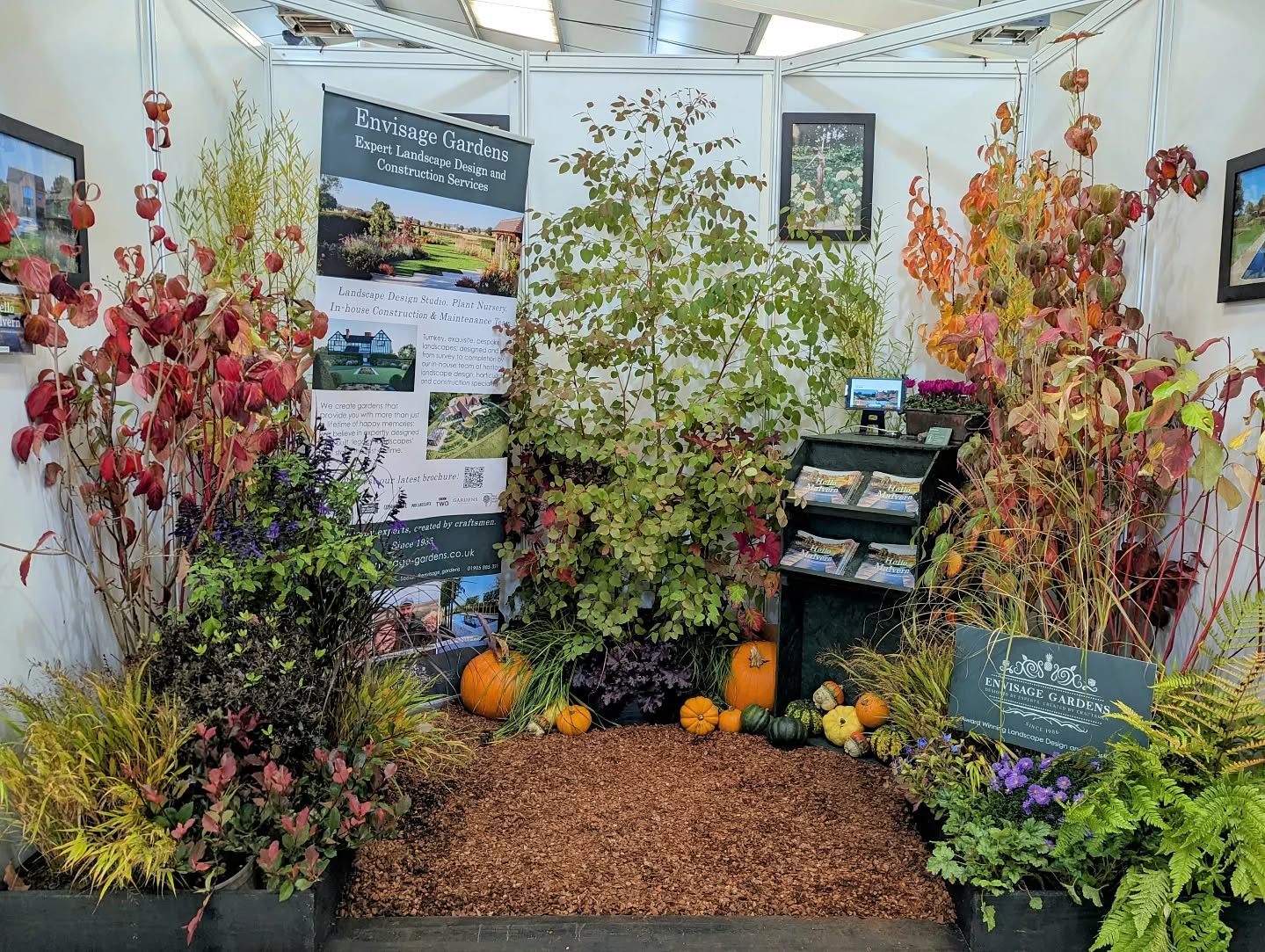 Build me a show stand but make it ๐ ๐ด๐ข๐ก๐ข๐๐๐๐ ๐
Designed and built by our landscape team.
Plants grown or sourced by our nursery @hardyeucalyptus.hilary
#EnvisageGardens
#DesignedByExpertsCreatedByCraftsmen #ExquisiteBespokeLandscapes #WorcestershireGardenDesign
#thelistedpropertyshow #thelistedpropertyownersclub
#landscapearchitect #landscapearchitecture #landscapedesign #gardendesign #gardendesigner #gardens #listedproperty #listedbuilding #historic #historiclandscape #theritagestyle #theritageproperty #heritagegarden #heritage #heritage #malvern #worcestershire tworcester