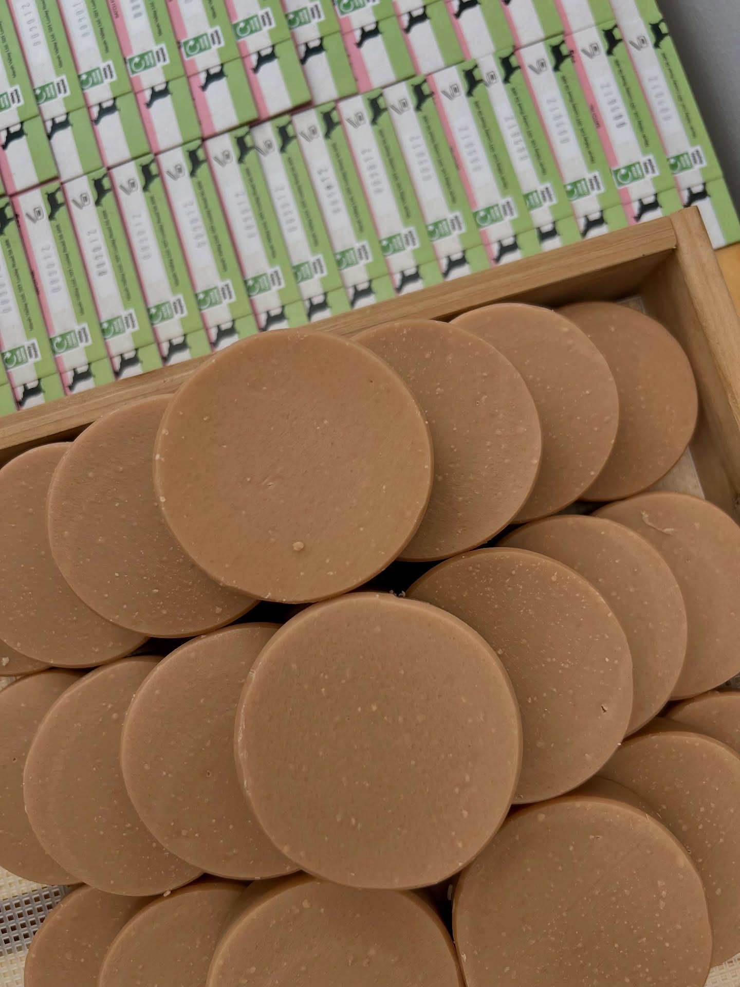 Fruit Fusion Shampoo Bars 🍋
Our shampoo bars are made with hair-loving oils that cleanse and nourish your hair and scalp, leaving it feeling soft and silky.
.
#shampoobars #allnaturalproducts #handmadeinyorkshire #plasticfreepackaging #awardwinningproduct