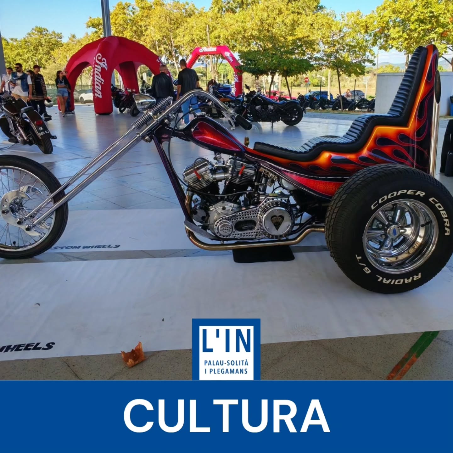EXPOSICIÓ. La segona edició del Kustom Wheels, la trobada de vehicles personalitzats que se celebra a Palau-solità i Plegamans, ja ha obert portes aquest matí a les 11. Avui fins a les 21.00 i demà de 10.00 a 17.30, la pista coberta i l'espai circumdant s'omple de motocicletes i automòbils modificats pels seus propietaris, alguns d'ells autèntiques obres d'art fetes cent per cent a mà. Durant els dos dies els organitzadors han programat activitats al voltant del món del tunning, entrevistes, test de conducció, concerts... tot per animar una trobada que l'any passat va ser tot un èxit de públic.
L'entrada a l'exposició és de pagament, i es pot adquirir pels dos dies o per un de sol. L'entrada de dues jornades costa 8 € i inclou dues consumicions i un got. La d'un sol dia costa 5 € i permet una consumició i un got.
@kustomwheelsshow @ajpalauplegamans #Palausolitaiplegamans #Psip #kustom #harleydavidsonmotorcycles #kustomkulture