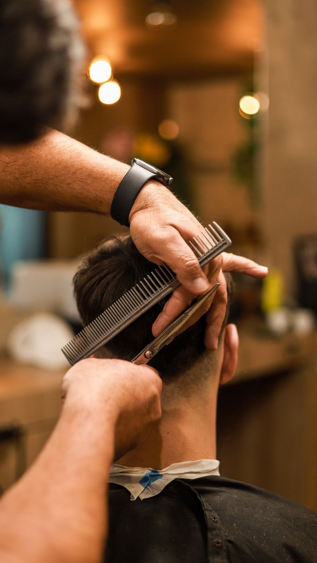 Derrière chaque style, il y a du talent… et surtout de la formation 💇♂️
Chez RyanHair, notre équipe grandit chaque jour grâce à notre académie interne, un lieu d’apprentissage et de passion.
Toujours apprendre. Toujours évoluer. Toujours offrir le meilleur à nos clients.🧔🏻💈
#coiffure #luxembourg #barbershop #hairdresser #barber #qualityhair