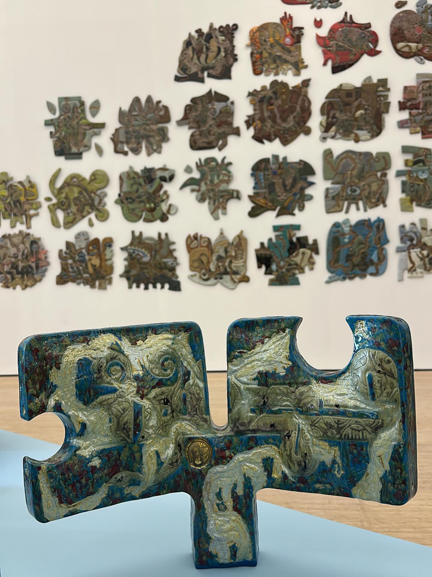 ✨ Road to the Aurora
2024
Stoneware, 1241°C
One of 28 ceramic sculptures from the installation Road to the Aurora. Each piece carries a synonym of the word love in Arabic — together forming a poetic journey through its many shades and meanings.
On view at Telemark Kunstsenter
September 14 – October 27, 2024