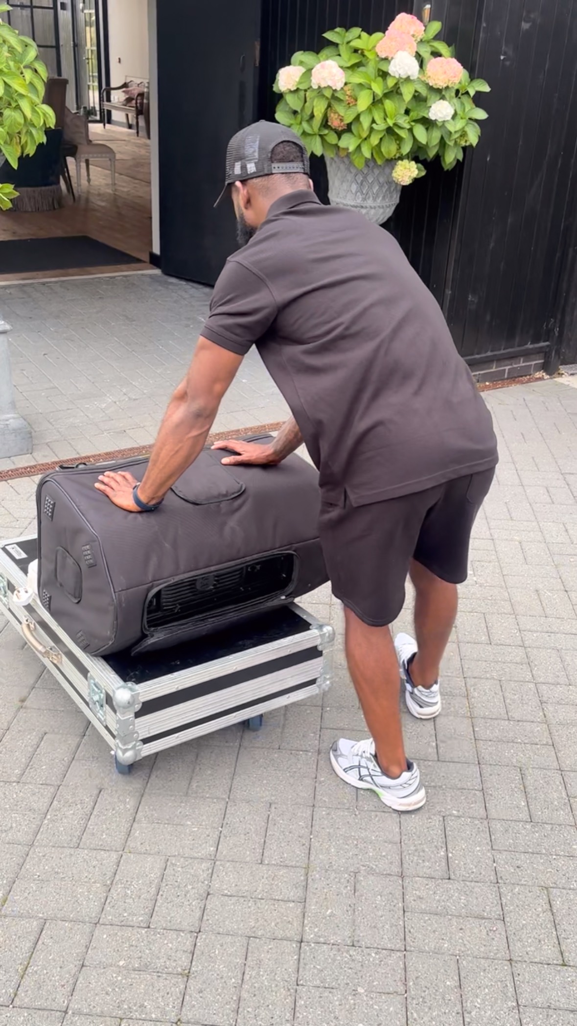 ✨ Love in the air, and perfect sound everywhere 🎶💍
At @sound_plug, we’re always the first in — setting the tone before the first guest even arrives. From crystal-clear vows to unforgettable party vibes, we make sure you never have to stress about sound on your big day. 💫
Because when it comes to weddings, perfection starts with what you hear. 💖
#SoundPlug #WeddingSetup #EventSound #NoStressJustSound #PerfectVibes