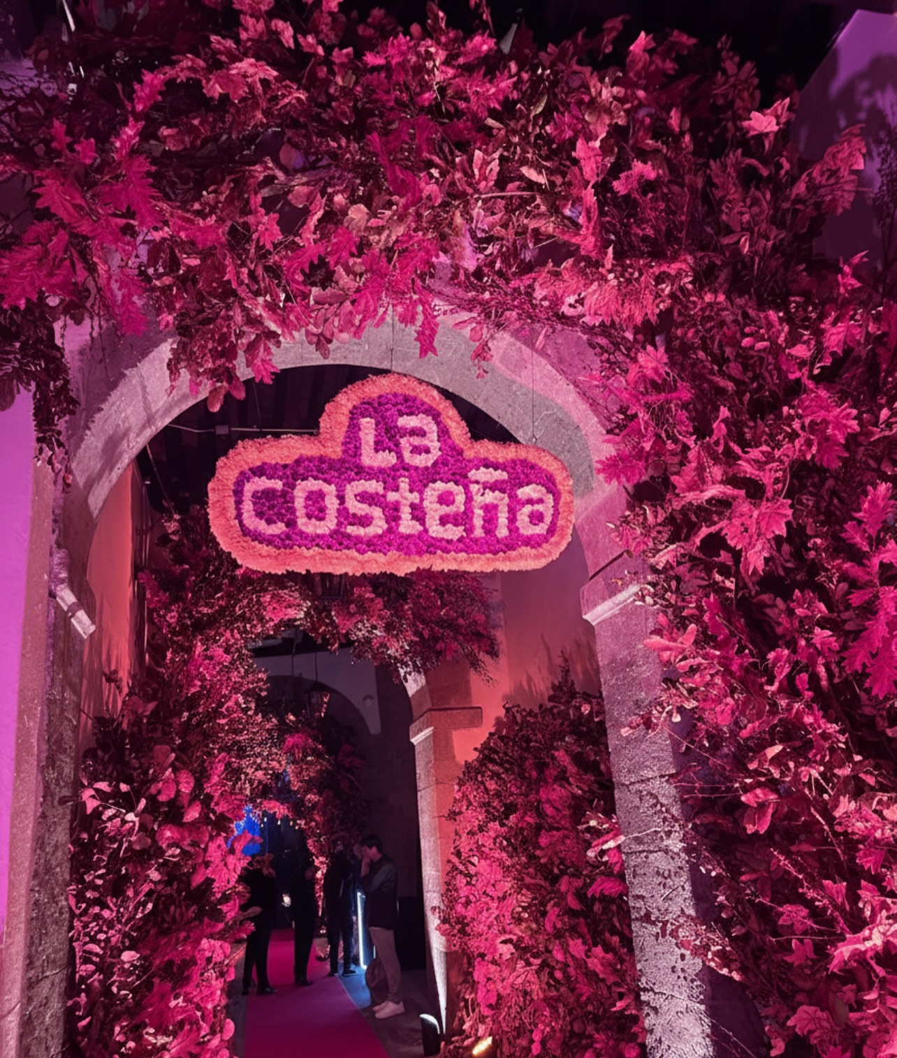 @lacostenamx como cada año! Celebra el Día de los Muertos con su campaña para recordar a todos aquellos que ya no están. Además de ser una empresa que está en las familias de todas y todos! Y los recuerda con mucho sabor y tradición ❤️