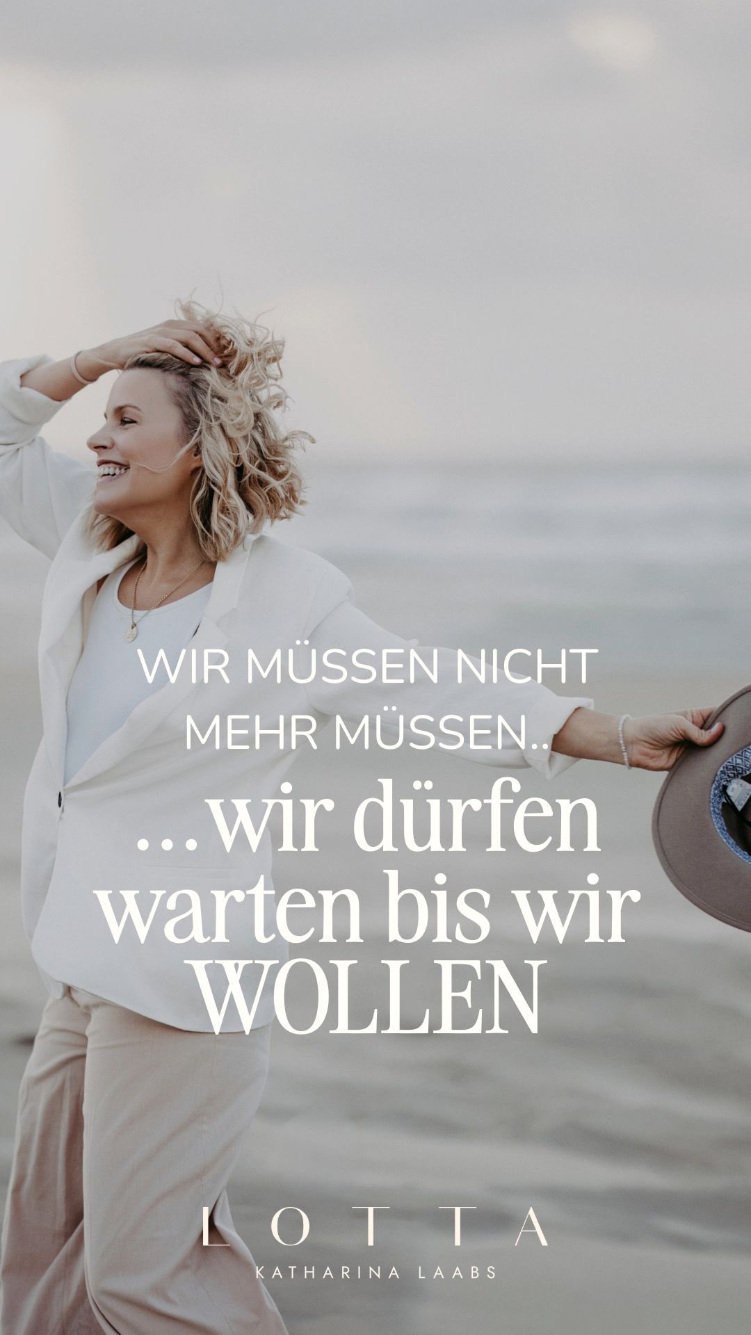 Ich möchte mich nicht mehr pushen lassen. Nicht von Erwartungen. Nicht von „Ich sollte“.
Ich möchte mich ziehen lassen. 🧚♀️
Von meiner Vision.
Von meinem Future Self.
Von der Leichtigkeit, die entsteht, wenn ich vertraue.
Dafür braucht es eins:
mehr Herz. Mehr Freude.
Mehr Intuition.
Mehr pure Energie – im Leben. Und im Business.
Wir müssen nicht mehr müssen.
Wir dürfen warten, bis wir wollen.
Menschen, die aus Leidenschaft tun, was sie tun, haben eine besondere Energie. Sie ziehen uns an.
Weil sie echt sind.
Weil sie lieben, was sie tun.
Und genau dahin wünsche ich uns:
Nicht schneller.
Sondern wahrer.
Nicht höher.
Sondern leichter!
Es darf leicht sein. Im Leben und im Business!
Shine your light & go after amazing!
Deine Lotta
✨✨✨✨✨✨✨✨✨✨
#intucreation #heartwildopen #soulbusiness #verbindung #futureself #intuition #businessmentor #sichtbarkeit