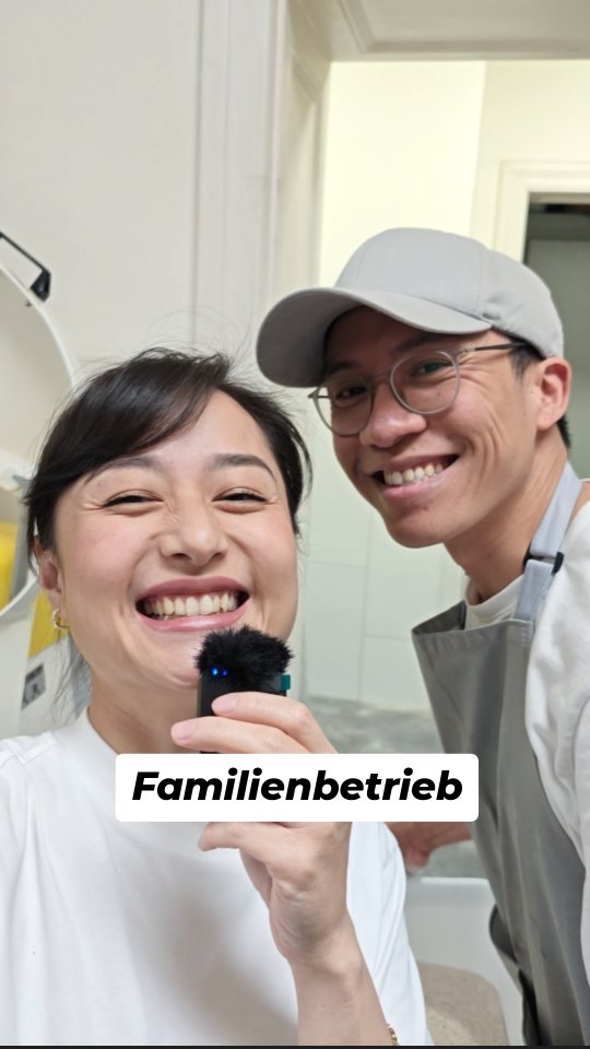 Inkl. Cousin sind wir 6 Familienmitglieder, die hier in der Bäckerei arbeiten und mithelfen 🩷❤️🧡💛💙
#sauerteig
#sauerteigbrot
#sourdough
#berlinerbrot
#brotbacken
#brotbackenmachtglücklich
#berlinfood
#berlinfoodie
#berlinfoodguide