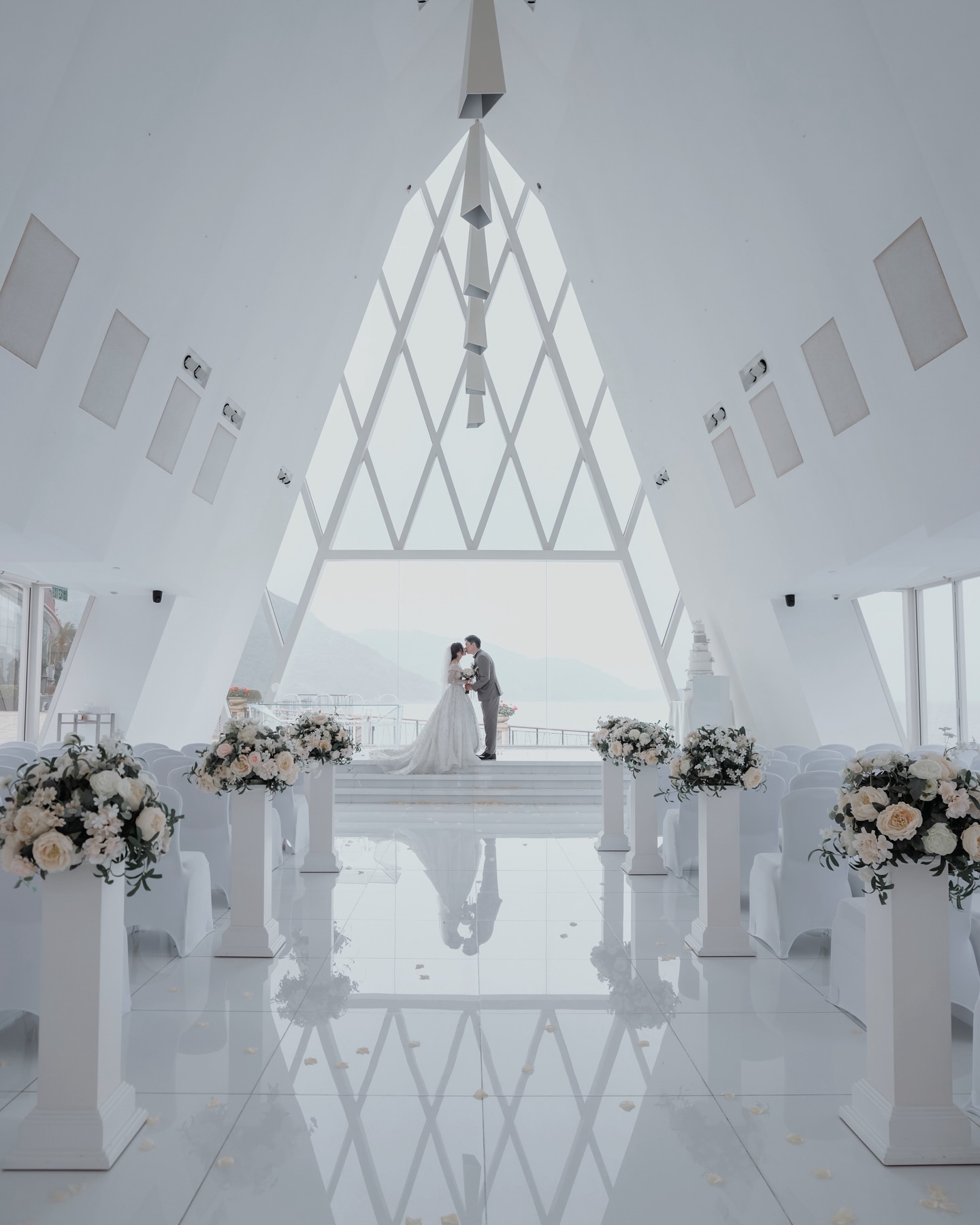 We’ve crossed borders and time zones,
but somehow, it’s always the same,
you, me, and a feeling that we’re exactly where we’re meant to be.
MC @weddingmc_emily
———————————————————————
Contact us for capture your sweetest memories
Link in Bio 🤍
#waxleungphotography
#婚禮攝影 #香港婚禮攝影 #weddingphotohk #婚紗外拍 #bigday #攝影師視覺 #hkcouple #婚禮紀錄 #weddingdayhk #weddingphotoshoot #bigdayhk #weddinghk