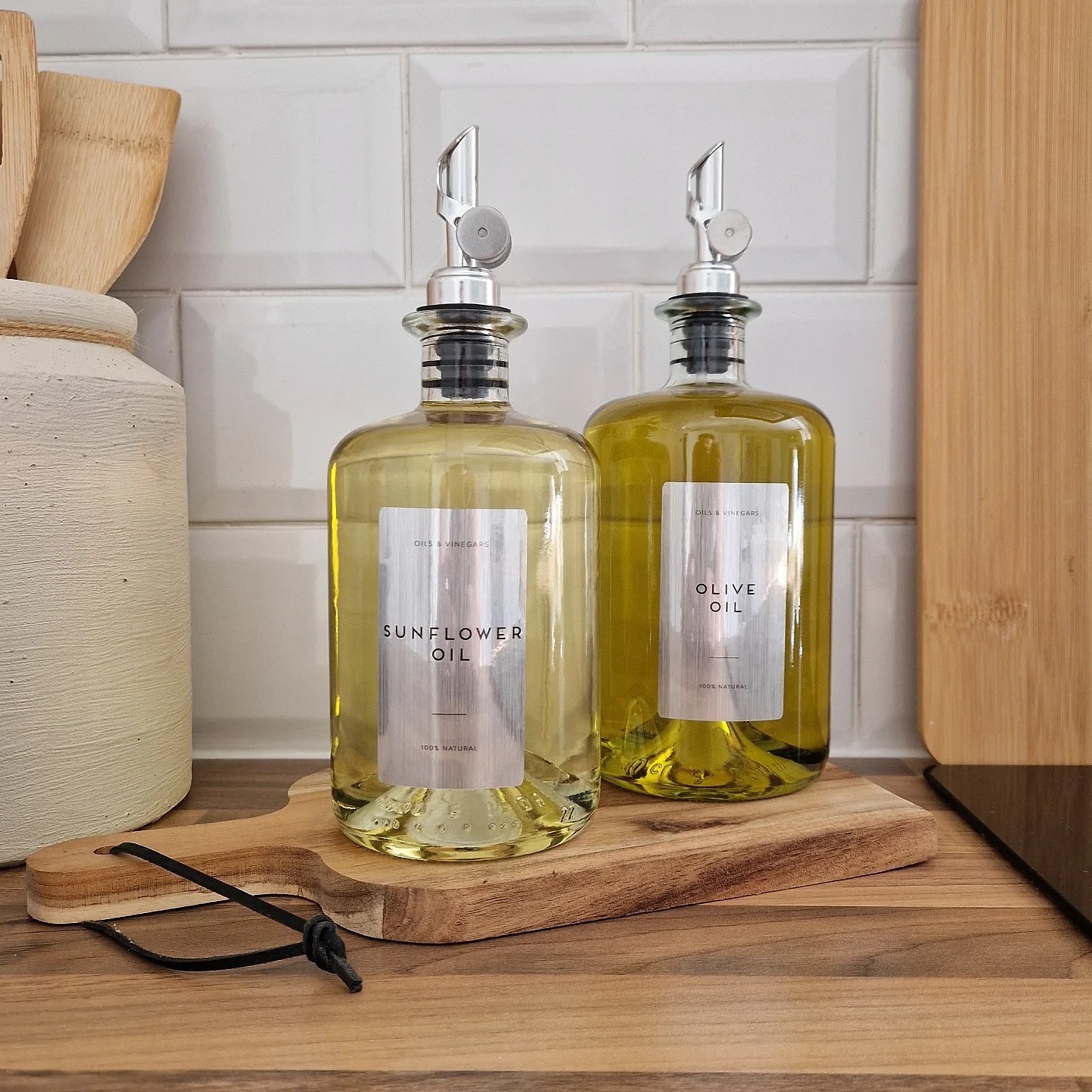 A cozy corner and a couple of our oil pourers doing their thing 🤍
Thank you @homeonthehill28 for the lovely photo