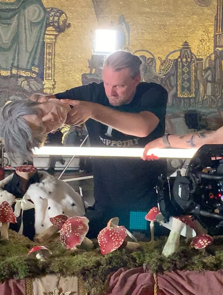 Skryter lite. Blev ju bra. Videon ute nu. Sök the hives på YouTube.