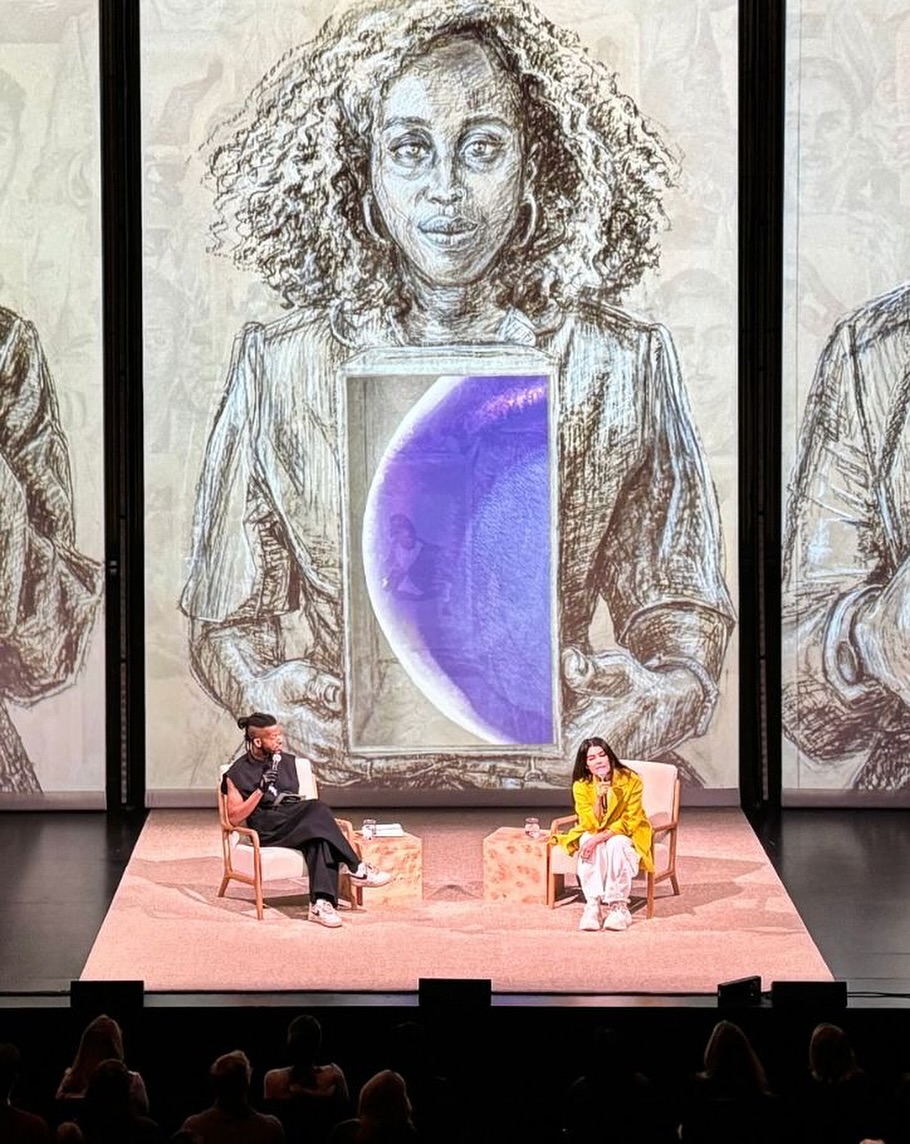 A quiet moment in New York — Es Devlin’s Congregation at the Perelman Performing Arts Center.
A temporary, site-specific installation that held the room in light and stillness, reminding us how art gathers us, even briefly, under one sky.
I shared a short reflection on the Sota blog about this work — and what it means when an artist designs not only for a place, but from a place.
If you’re a creative soul, her book An Atlas of Es Devlin is a must: not a page of paper wasted, every spread a new idea beautifully built.
Read more — link in bio ✨
#EsDevlin #Congregation #SiteSpecificArt #TemporaryInstallation #PACNYC #SotaCollection #ArtAndHumanity #ArtReflection #ContemporaryArt #ArtConsultant #CreativeInspiration #ArtBook