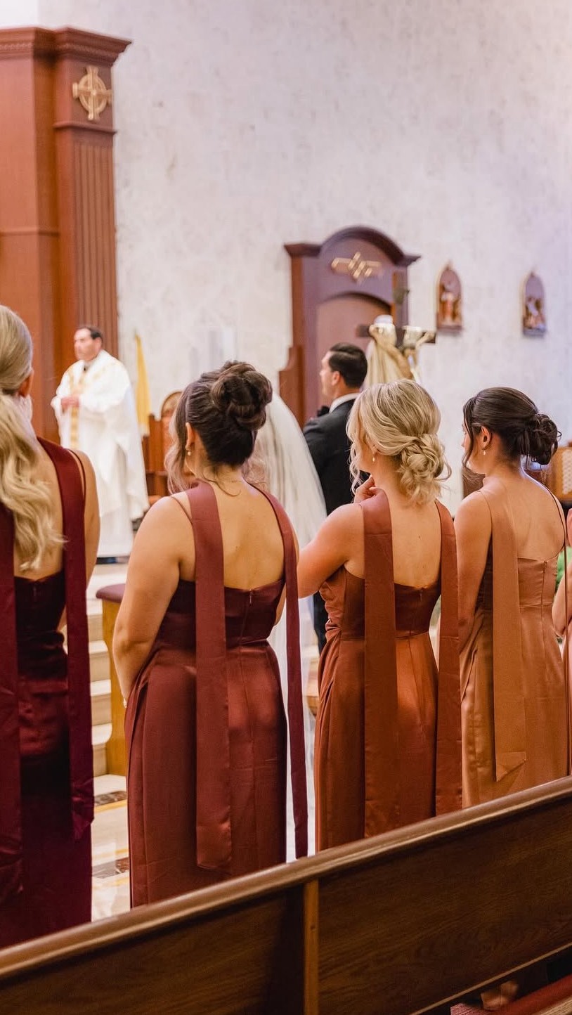 Fall vibes over here 🍁🍂
And such a great shot of the bridesmaids hair @kristinakarinaphotofilms Thank you!!
@laur_thibs you are S T U N N I N G and such a joy to work with.
#weddingvibes #golfcoursewedding #wanderersclub #oldhollywoodwaves #fallweddings #fallvibes🍁 #bridesmaidhairstyle #bridesmaidhair #weddinghair2025