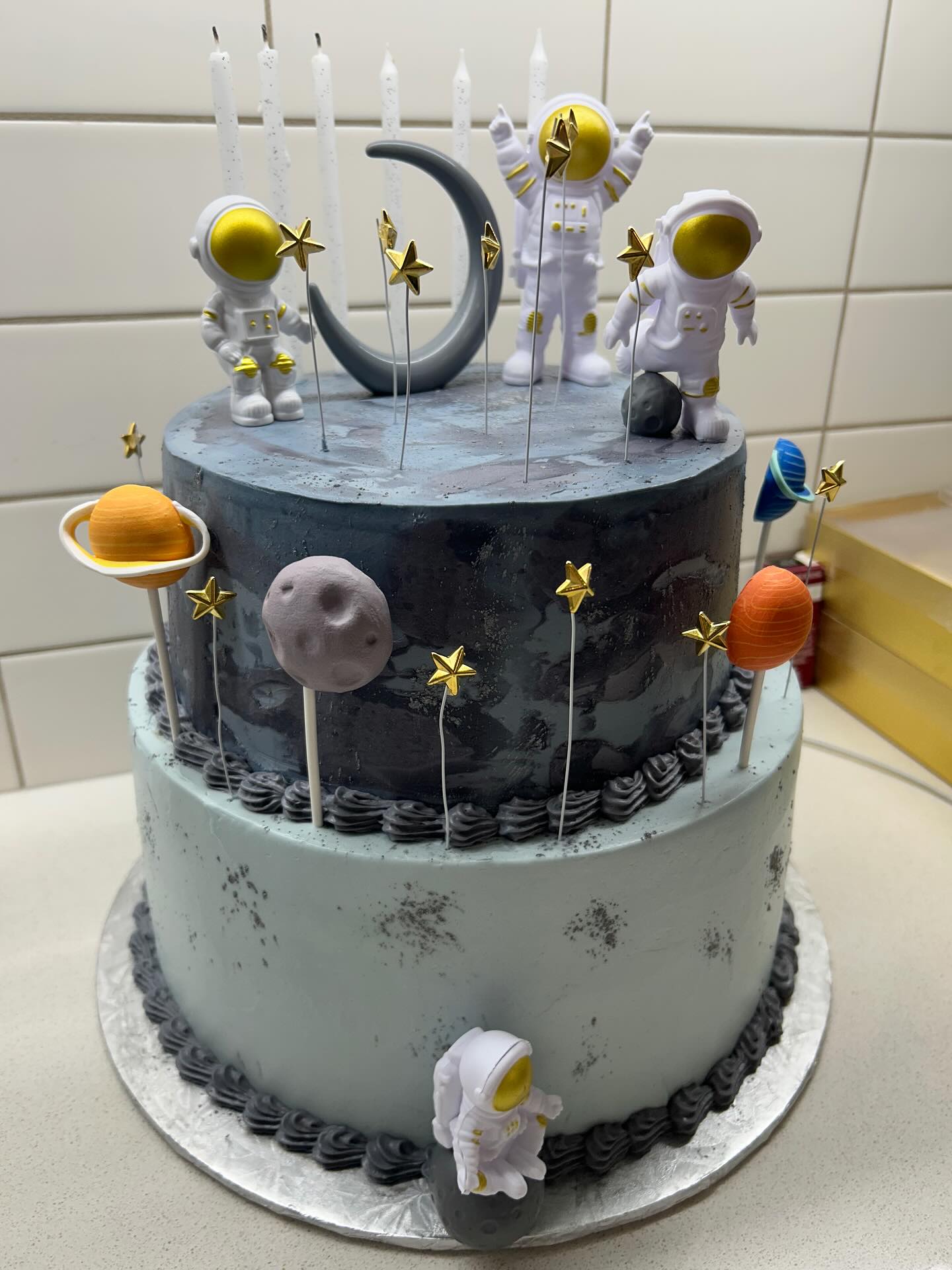 Very grateful for this cake order! I got to try combining my famous opera cake into a themed birthday cake! 😍🤭
It was sooo fun!
🫶🏻🫶🏻🫶🏻🫶🏻🫶🏻
#bakingwithneekta #sensitivett #birthdaycake #space #astronaut #operacake #twotiered