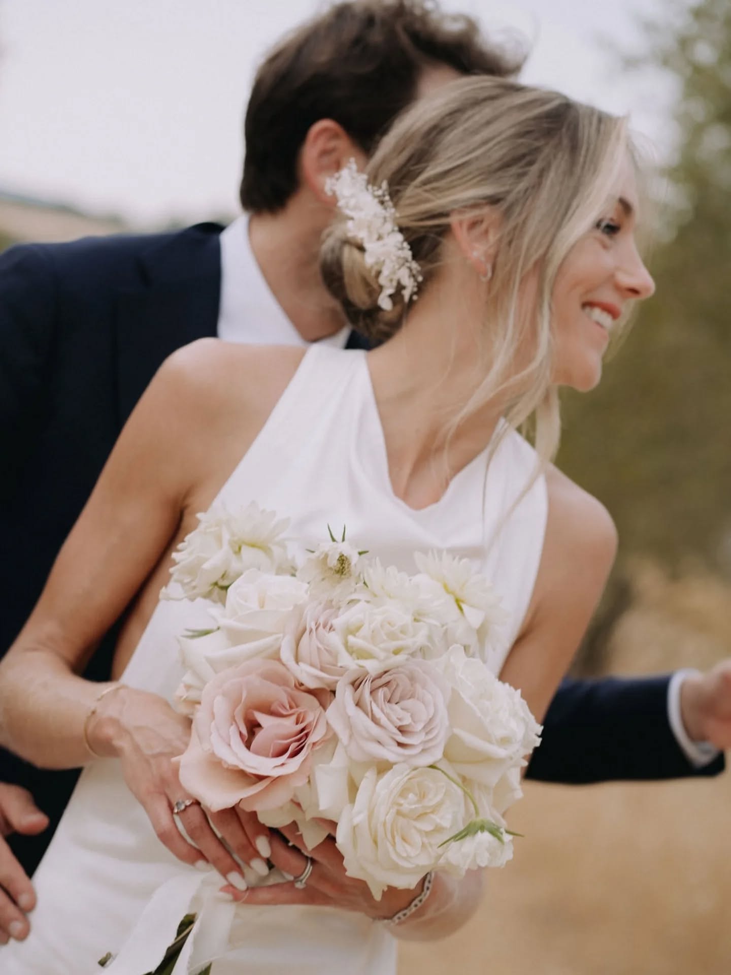 ✨️ J & M ✨️
Quand l'amour rayonne ☀️
Photo: @marinearboriowedding
Lieu : @closdutuilier
Décoration : @caravanepalace_events
#fleuriste
#flowers
#frenchweddings
#flowerlovers #fleursmariage #fleuristeevenementiel #fleurs #mariage #mariageenprovence #weddingbouquet #weddingprovence #weddingsouthoffrance #weddingsinfrance #wedding #bride #bridalbouquet