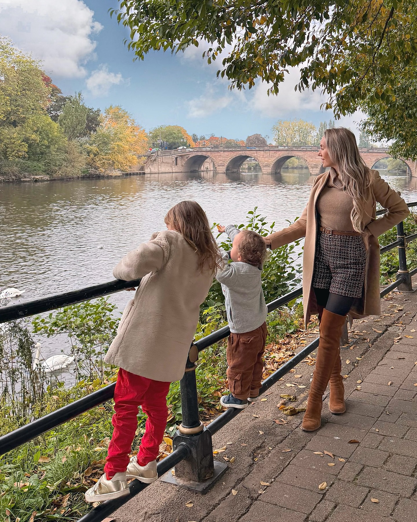 Weekends are for slow moments, cosy jumpers, Autumn walks and easy family dinners 🍂🍕
After a peaceful Autumnal walk along the river, surrounded by falling golden leaves and watching the swans gliding across the water, we found the perfect spot for lunch.
AD We popped into @pizzaexpress Worcester to try their new 40% Off Favourites offer, which is exactly my vibe right now… post-summer dinners that still feel like a treat but don’t break the bank.
The Hot Honey Dough Balls are amazing (if you love spicy and sweet you must give them a go) to the Classic Pollo Ad Astra, a nostalgic topping for me since I often chose this one growing up, and the Classic Giardiniera (a veggie lovers favourite!).
With 40% off favourite dishes, it is the perfect time to pop to your local Pizza Express and enjoy this incredible offer *
* Redeem via the PizzaExpress Club app or grab your code from pizzaexpress.com/offers
(offer excludes Live/Pods/Airport locations)
Terms and Conditions apply: https://www.pizzaexpress.com/40-off-favourites
#pizzaexpress #worcester #autumnishere #restaurantreview #worcesterfoodies #daysoutwithkids