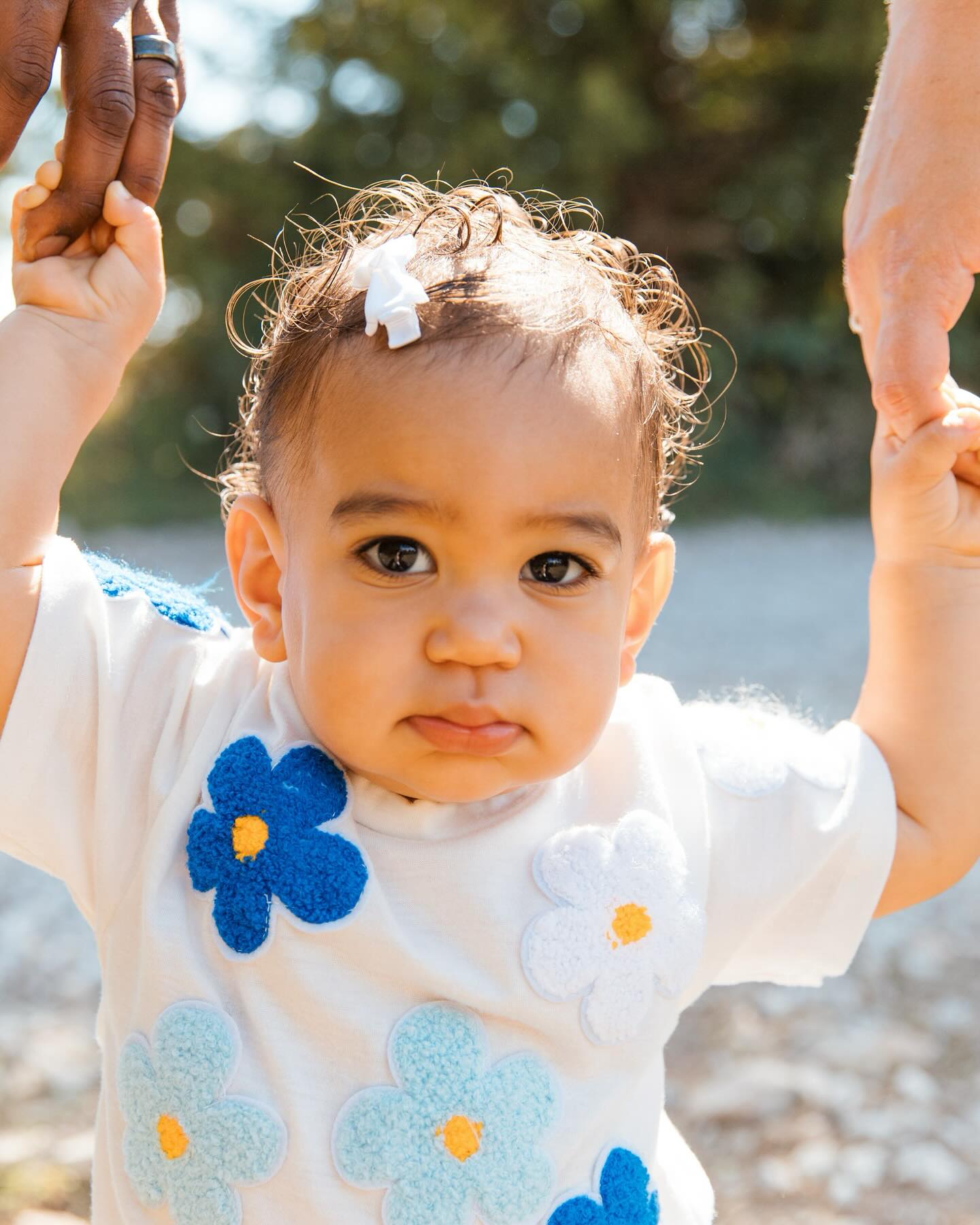 Late night sneaks of the gorgeous Miss Issa!! My goodness @breannafowler21 @treyfowler13 don’t be surprised when someone recruits her to a modeling agency!! 🤩💖
•
•
•
#kelseyquickphotography #kqp #oneyear #oneyearold #family #firstbirthday #familyphotography #parents #love #memories #kansascityphotographer #libertyphotographer #lawsonphotographer #portraitphotographer