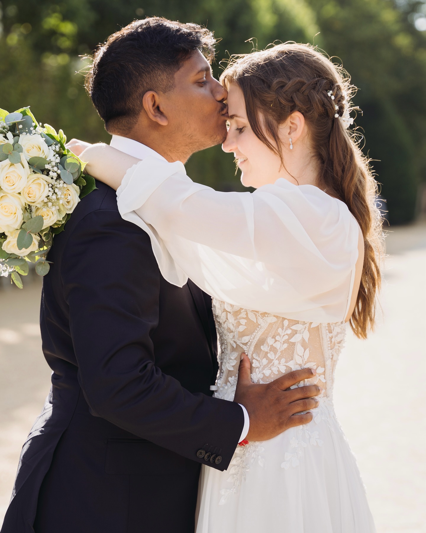 A & A 💍
Bei schönem Wetter durften wir Erinnerungen schaffen, die für immer bleiben. Es war ein Tag voller besonderer Momente. Vielen Dank für euer Vertrauen und dafür, dass wir euch an diesem einzigartigen Tag begleite durften.🤍
•
•
•
#brautpaarshooting #hochzeitsfotografberlin #weddingphotography #justmarried #weddinginspiration #hochzeit2025 #wedding #weddinglocation