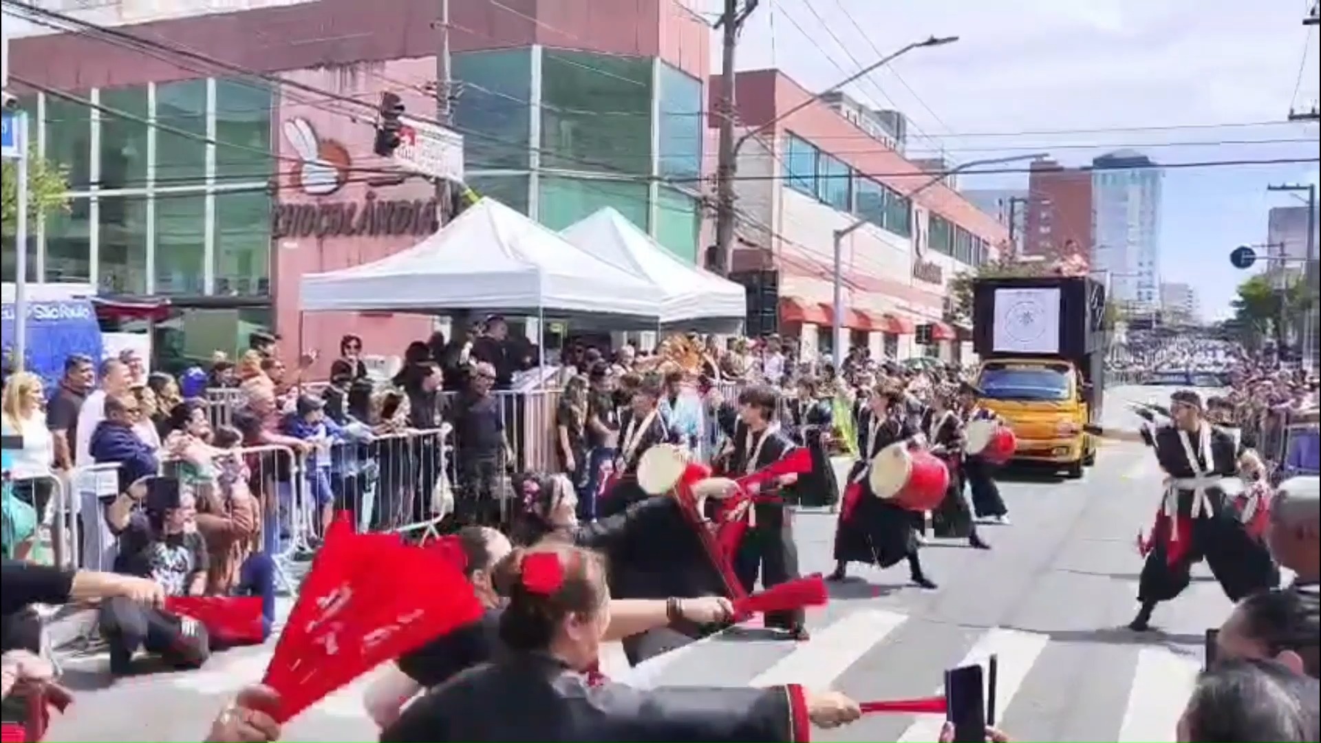 Soukyou Eisa Daiko e Sakura Dunes Dance no Ipiranga Fest 2025 pelo Yume Matsuri. 🥁🌸
🎥 Créditos: @sakuradunes, @soukyoueisa
#yumematsurisp #união #eventos #130anosdeamizadebrasiljapão #ipiranga #taiko #leque #danca #yumematsuri2025