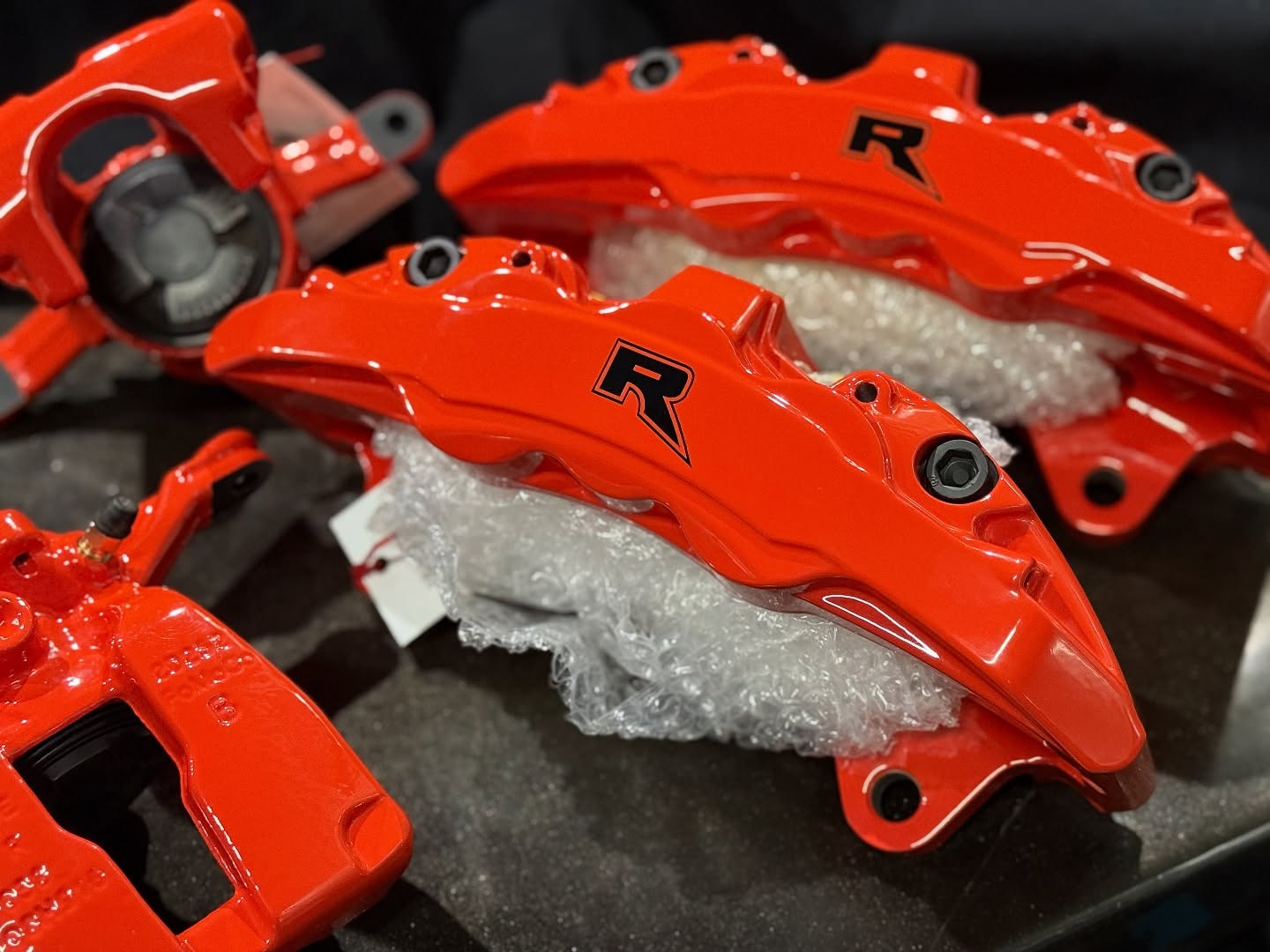 “Code Orange” 6 Piston Wilwoods & factory rears with custom Raptor “R” logo. Cerakoted hardware & critical surfaces for durability and corrosion resistance.