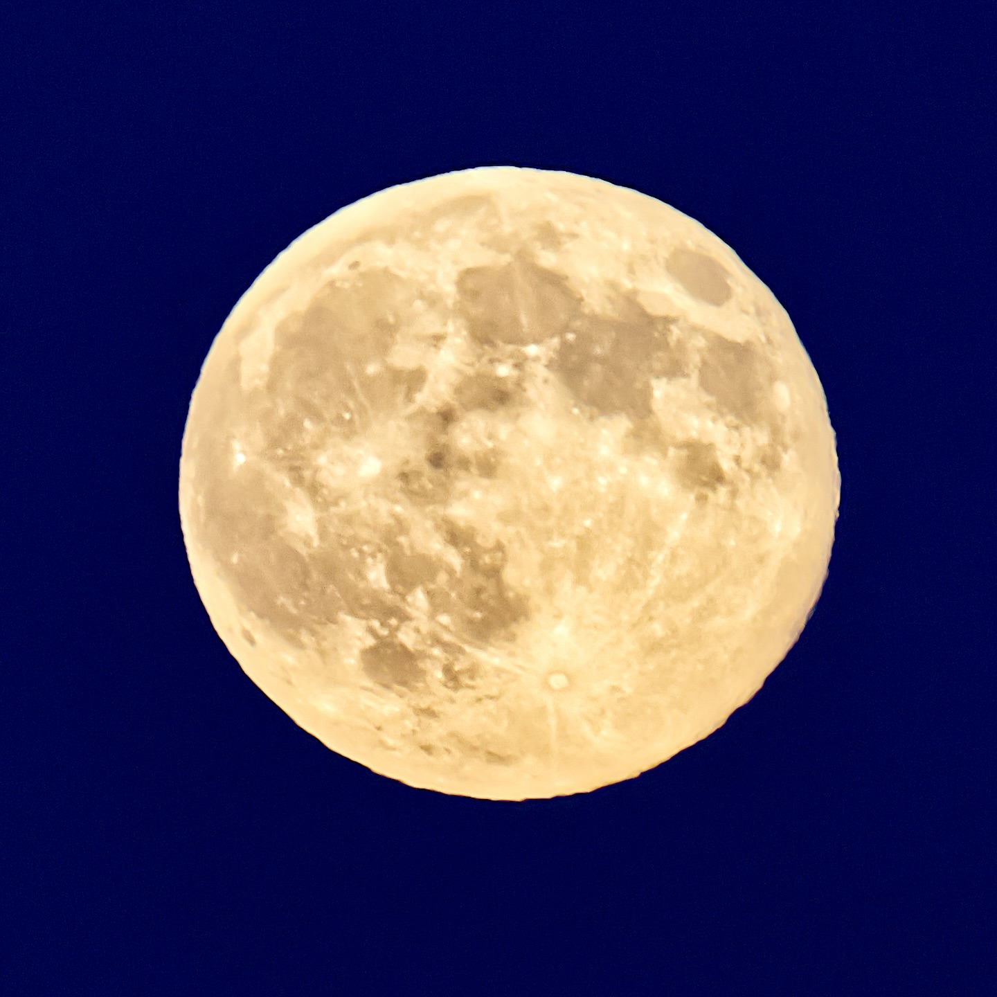 Under the beaver moon✨🦫🌕—when the night sky turns into a canvas of dreams. #supermoon #naturemagic