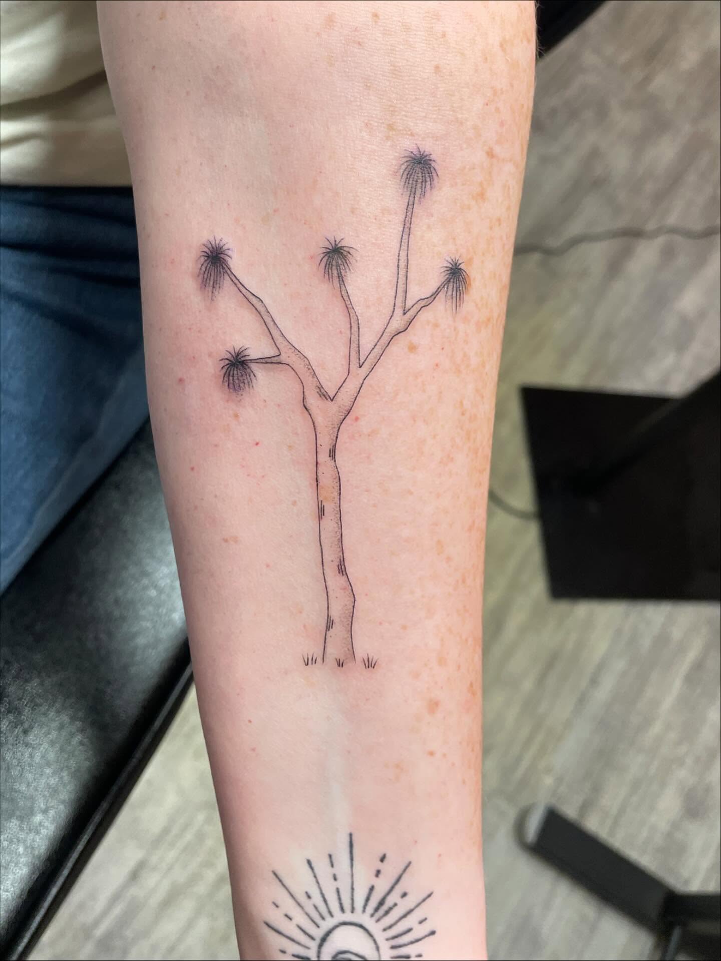 Love these matching Joshua tree tattoos for these three besties ๐ค๐ค๐ค
#ottawa #tattoo #ottawatattoo #fineline #finelineottawa