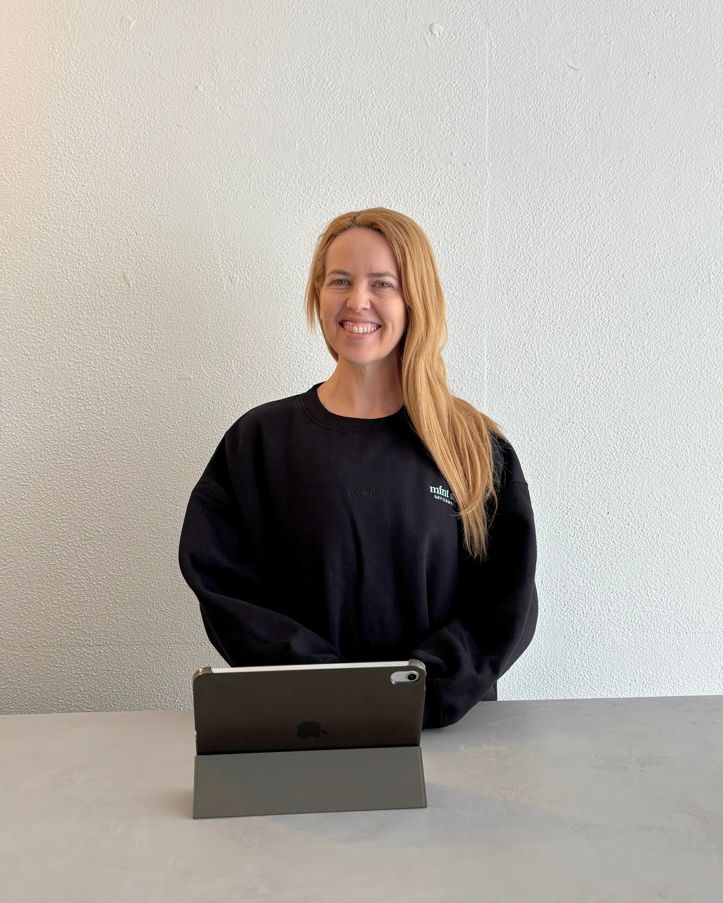 Have you met Larissa? 🤍 She’s our amazing new instructor joining the Traralgon team, taking over your Wednesday nights and Sunday mornings! Her classes are all about making you feel safe, seen, and seriously strong. You simply have to jump in one of her sessions!
Larissa is a mum of 10, margarita advocate, previous Sydney-sider and netball coach ☺️