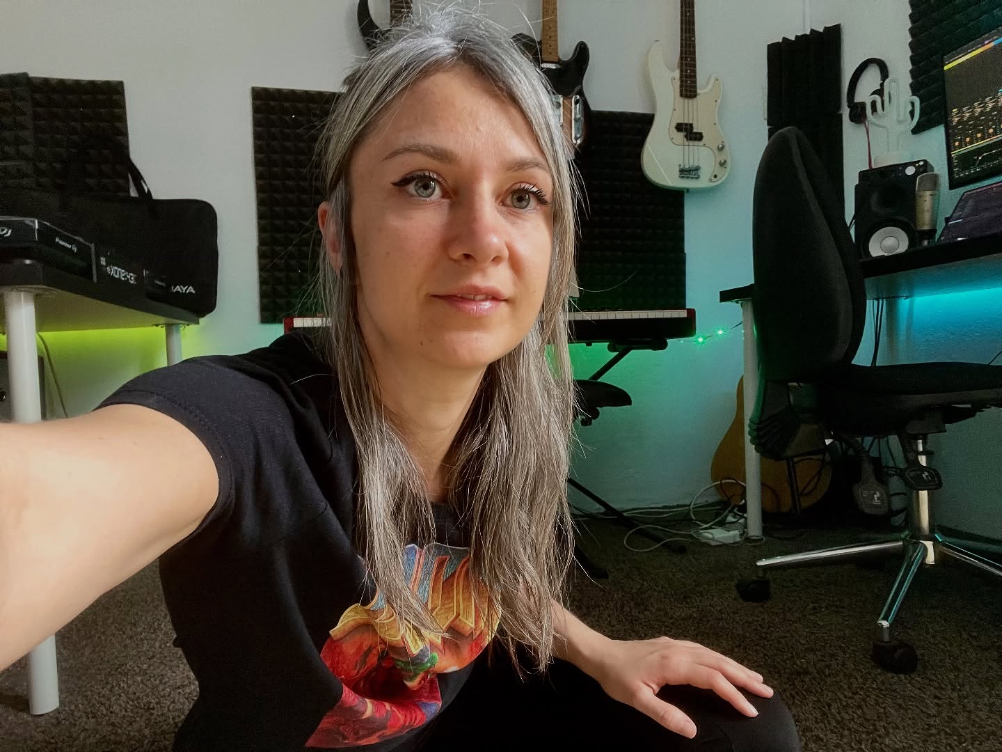 Little goodbye post to my studio of the last 5 years, I’ve put a lot of work into it and spent countless hours, but it’s time to go. Also I’m excited for a change in my next one, I can’t wait for a nice 88 weighted keys (maybe NI) and to get some nice mixing headphones (Grado RS?). Any recommendation is welcome💪🏼
#musicstudio #homestudio #nordstage #nordkeyboards #musician #guitar #telecaster #8string #yamaha #hs8 #pioneer #pioneerdj #xdj #cdj #allen&heath #dj #producer #focusrite #music #musicoroduction #musicproducer #setup #gear #instrument #hardware #software
