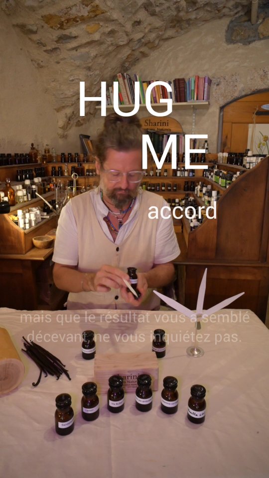 10 000 Instagram Hugs !
Voici une formule de parfum pour sentir (et se sentir) merveilleusement bien !
Here’s a fragrance formula to smell (and feel) great!
Les accords sont disponibles sur le site sharini.com — parfaits comme bases prêtes à l’emploi ou comme sources d’inspiration pour vos propres créations de parfums naturels.
#shariniparfumsnaturels
#naturalperfume #parfumnaturel
#botanicalperfume #parfumbotanique
#perfumemaking #créationdeparfum
#perfumeeducation #educationparfum
#perfumeworkshop #atelierparfum
#fragranceformulation #formulationdeparfum
#learnperfumery #apprendrelaparfumerie
#aromatherapyperfume #parfumdaromathérapie
#ecoPerfume #parfumecologique
#perfumeschool #ecoledeparfum
#perfumecreator #créateurdeparfum
#perfumeaccords #accordsdeparfum
