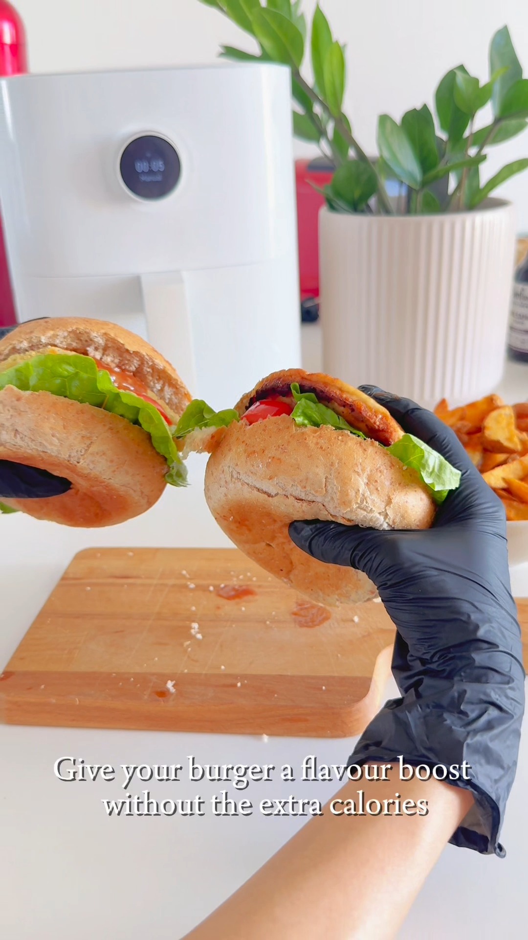 Give your burger a flavour boost without the extra calories😋🤤
Have you try Slimfoods Honey BBQ Sauce?
Tell us in the comments 👇
🛍 Shop now ➡️ https://www.slimfoodsonline.com/pinkstuff
#slimfoodsonline #syrups #sauces #burger #friedchicken #grilledchicken #zerocalories