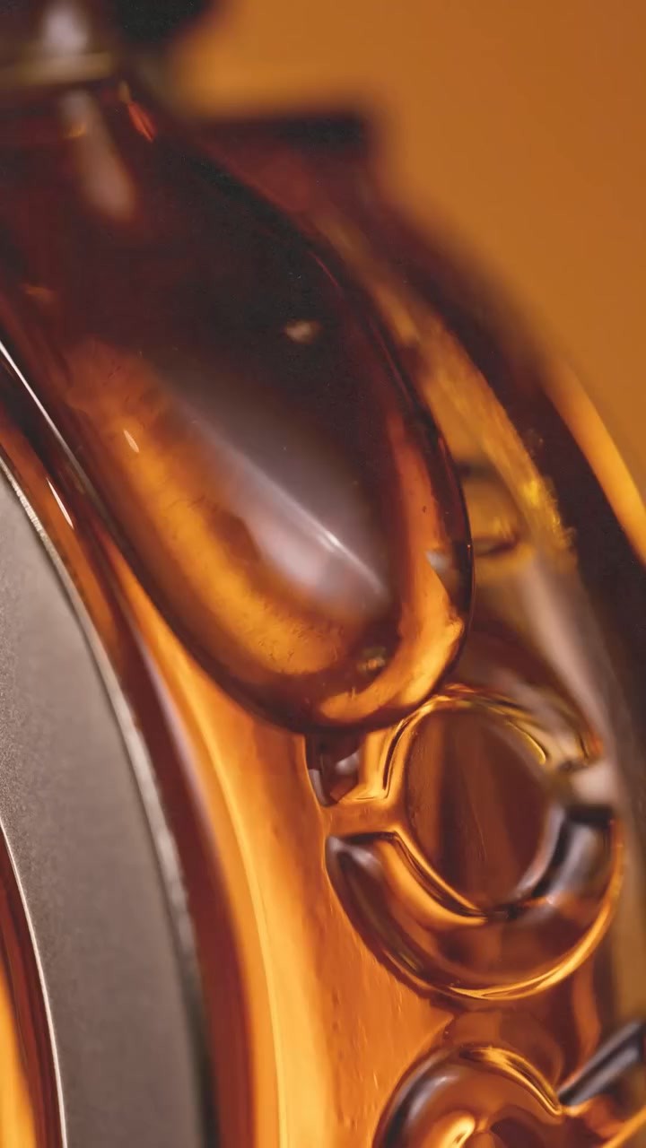 🌸 POIS DE SENTEUR – CARON PARIS 🌸
Un bouquet delicato e luminoso, dove la poesia dei fiori si fonde con l’eleganza francese.
Un’ode alla femminilità, firmata Caron, maison storica della profumeria artistica.
✨ Note cipriate, floreali e raffinate.
Perfetto per chi ama la grazia senza tempo.
📍 Disponibile da Profumeria Lorenzi a Milano
🛒 Online su www.profumerialorenzi.it
💌 Dal 1924, selezioniamo solo il meglio per chi ama distinguersi.
#profumeriaartistica #profumerialorenzi #fragranze #caronparfums #bottegastorica #poisdesenteur #profumidinicchia