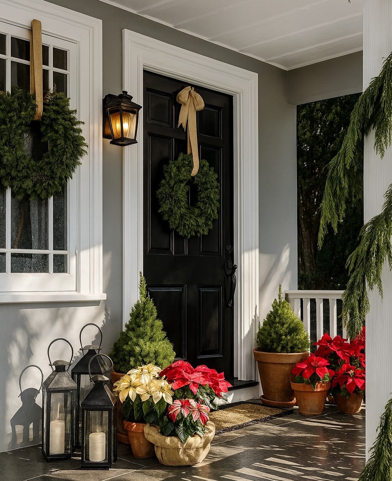Chic, timeless, festive. What’s your holiday decor style? Reach out for your custom holiday porch design! 🎄✨