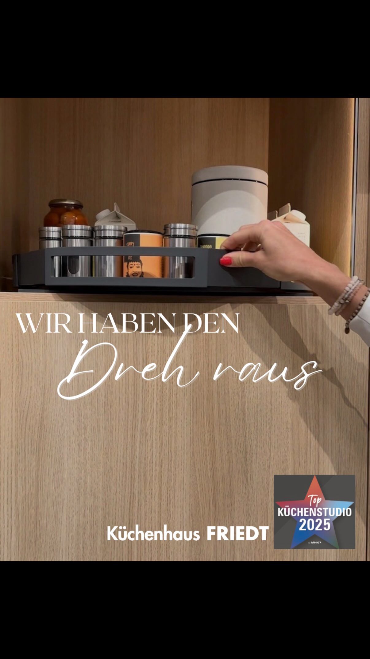 Kennst du das auch? Du willst nur schnell würzen – und suchst dich durch ein halbes Gewürzchaos? 🌀
Mit dem 360° Drehbeschlag gehört das endlich der Vergangenheit an!
Ein Dreh – und du hast alles im Blick: Gewürze, Vorräte, Küchenutensilien.
Ordnung schaffen war noch nie so easy (und stylish 😍).
Mach Schluss mit Wühlen und Chaos – bring Schwung in deine Küche! ✨
#küchenhausfriedt #küche #kraichgau #eppingen #kitchen #interiordesign #kücheninspiration #küchenplanung #heilbronn #ordnung #Gewürze #küchenzubehör